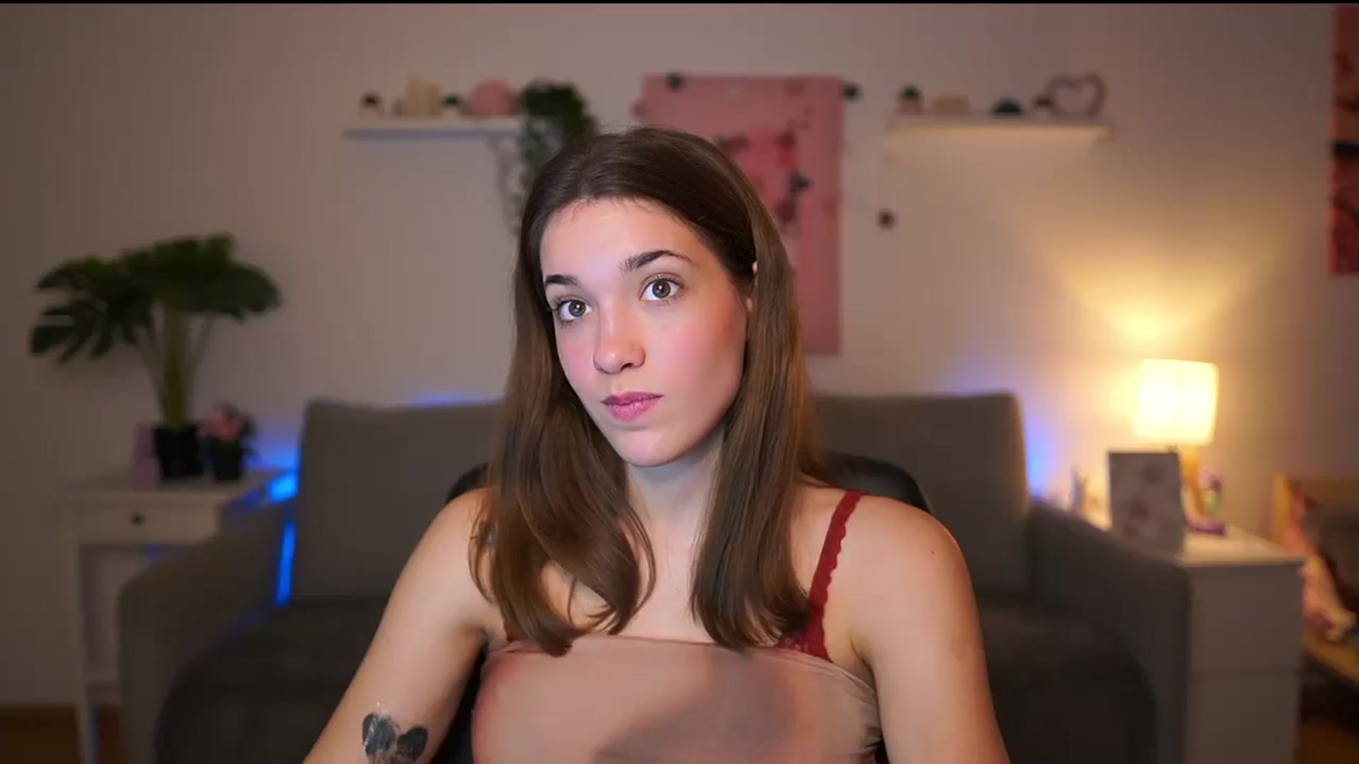 Gallery image thumbnail from Kissiecat's myfreecams stream on, 12/18/2025, 14:52 image 13 of 20