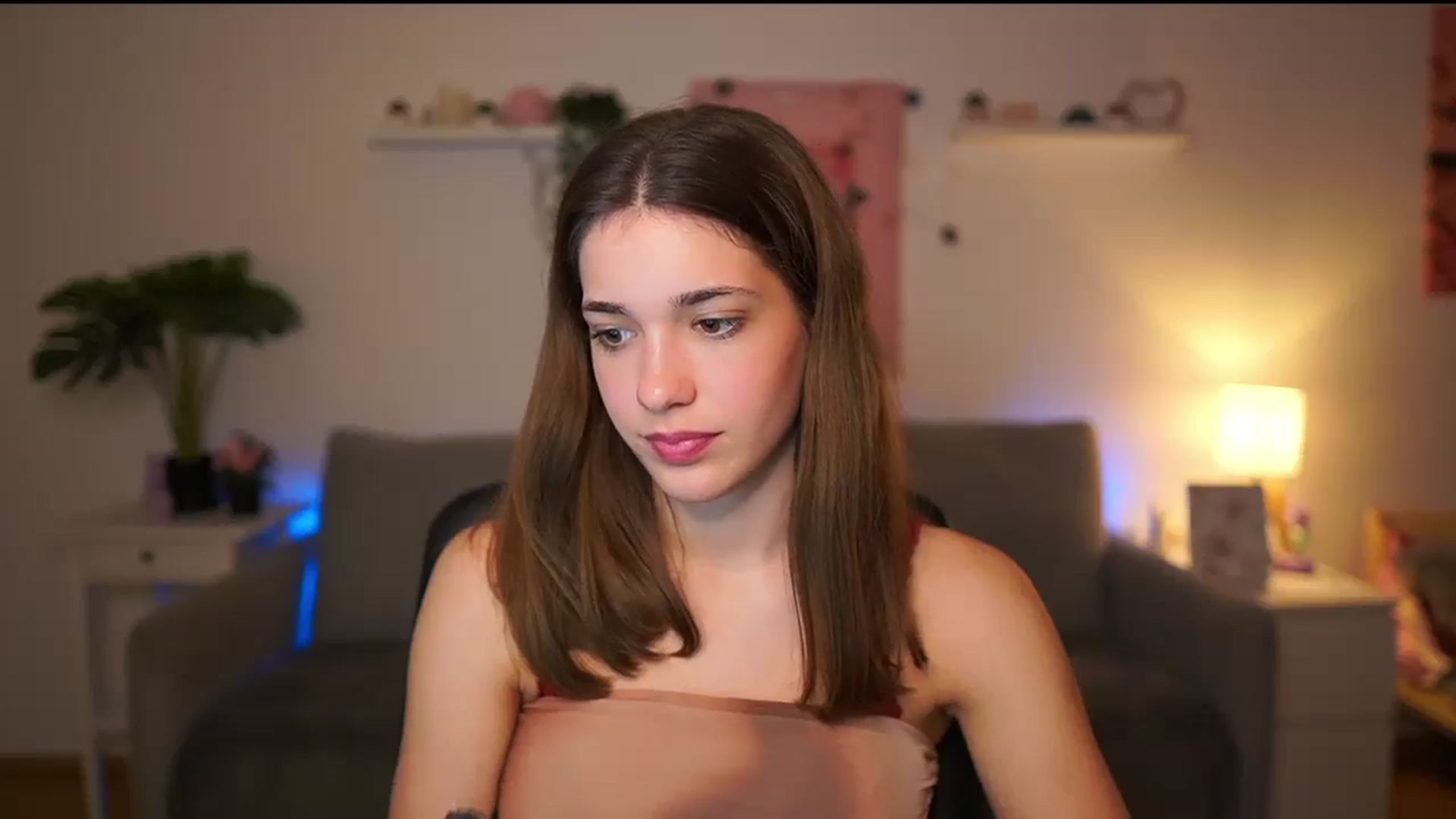 Gallery image thumbnail from Kissiecat's myfreecams stream on, 12/18/2025, 18:25 image 6 of 20