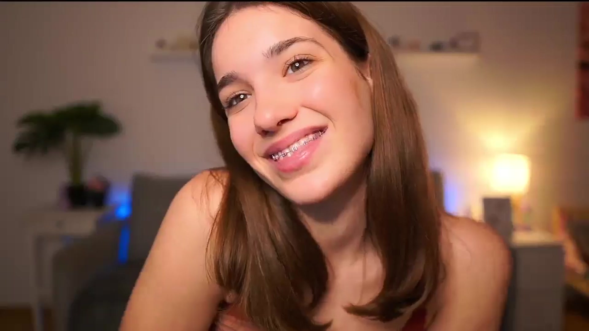 Gallery image thumbnail from Kissiecat's myfreecams stream on, 12/18/2025, 18:59 image 11 of 20