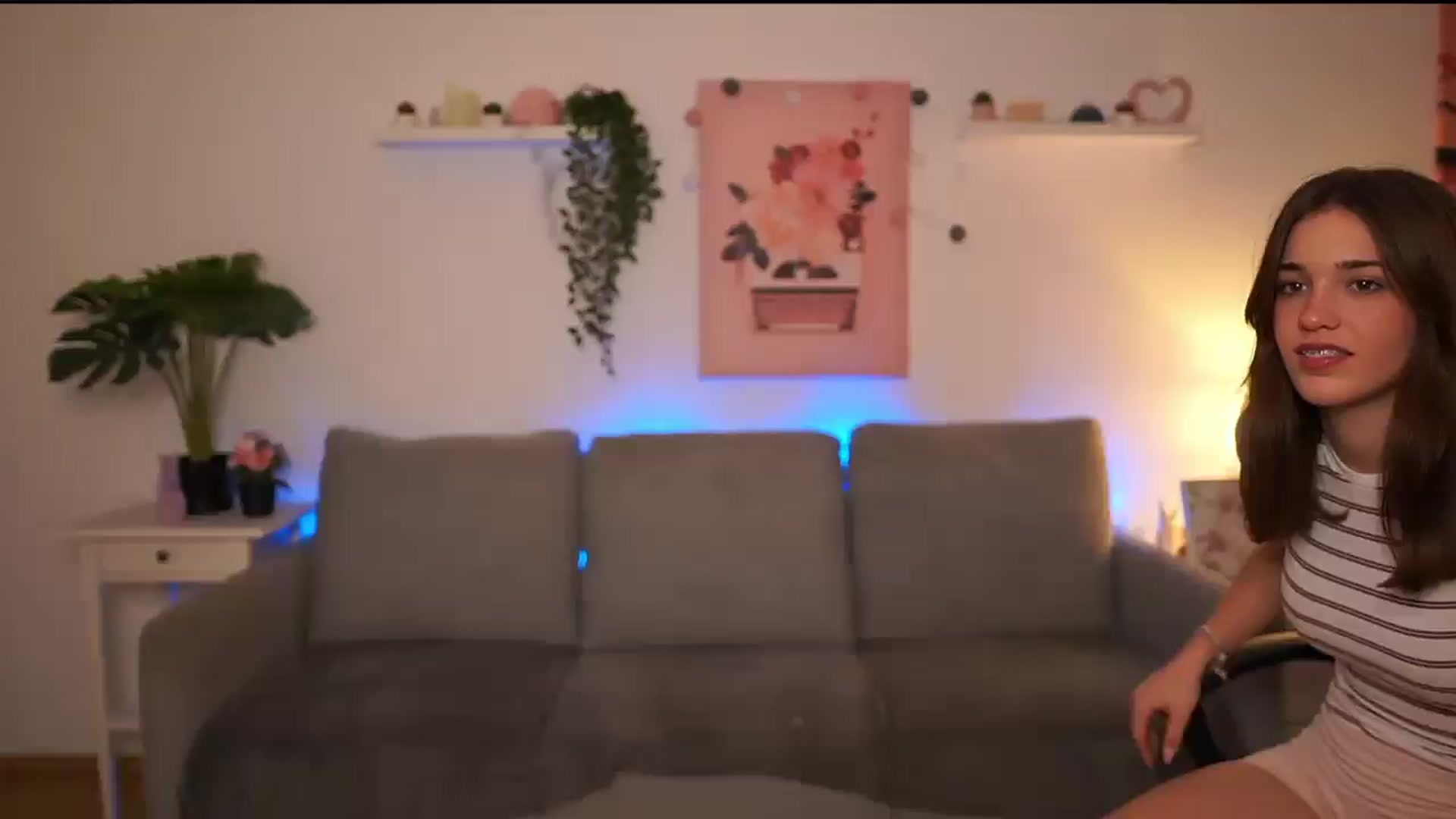 Gallery image thumbnail from Kissiecat's myfreecams stream on, 12/23/2025, 20:02 image 4 of 20