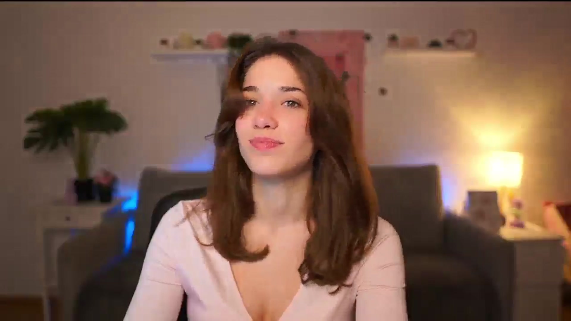 Gallery image thumbnail from Kissiecat's myfreecams stream on, 12/27/2025, 17:51 image 15 of 20