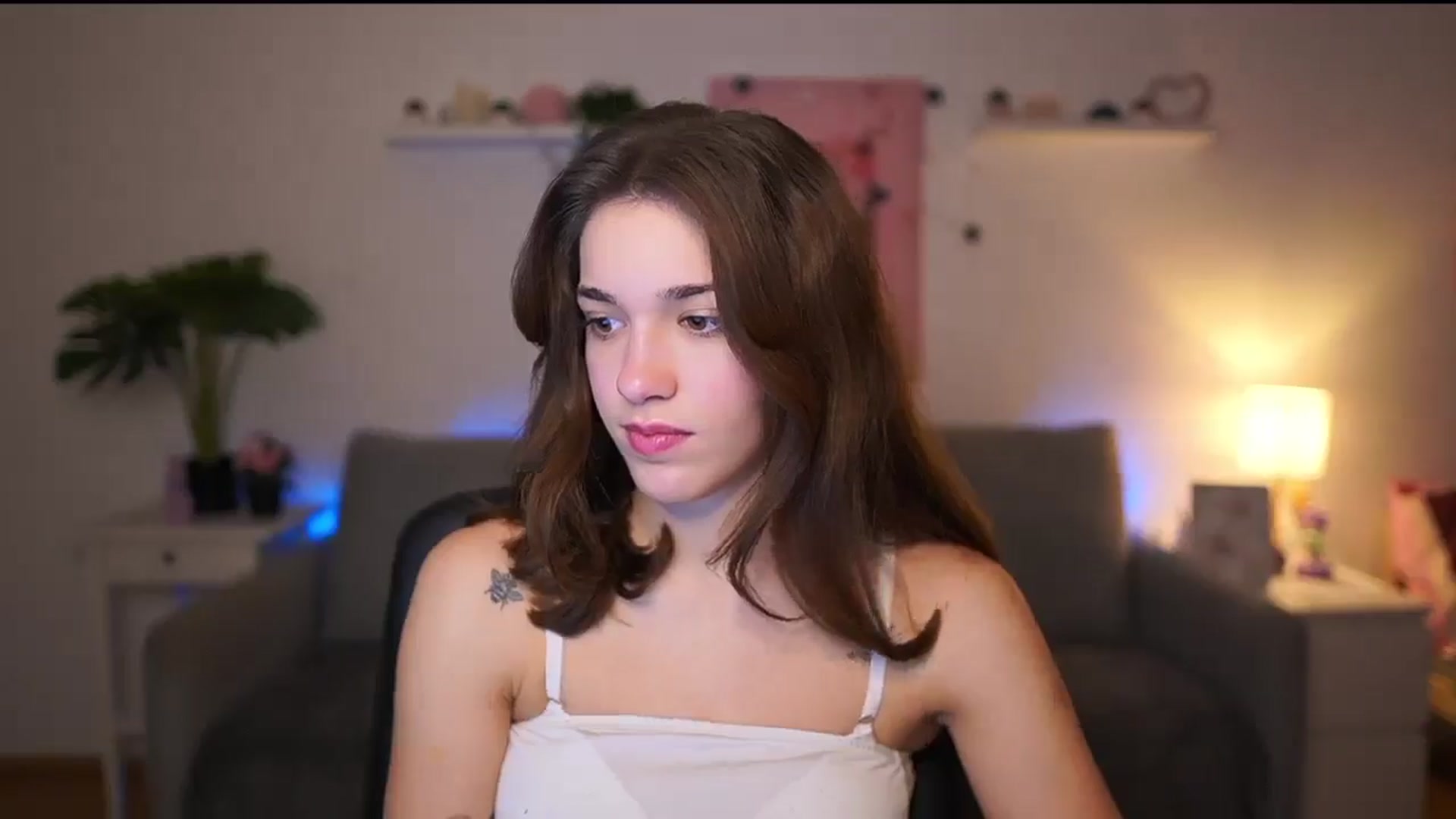 Gallery image thumbnail from Kissiecat's myfreecams stream on, 12/29/2025, 13:56 image 11 of 20