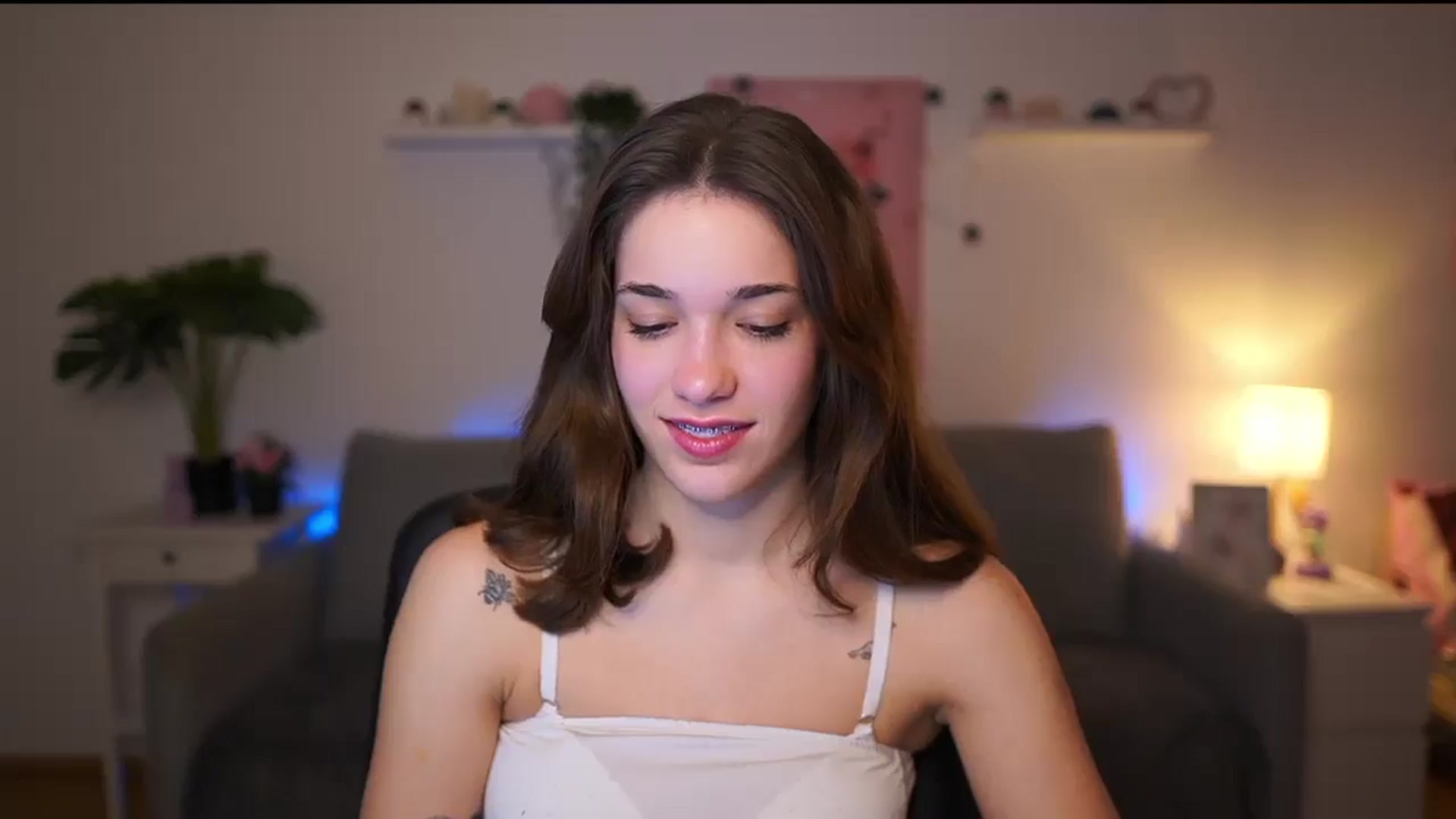 Gallery image thumbnail from Kissiecat's myfreecams stream on, 12/29/2025, 13:56 image 10 of 20