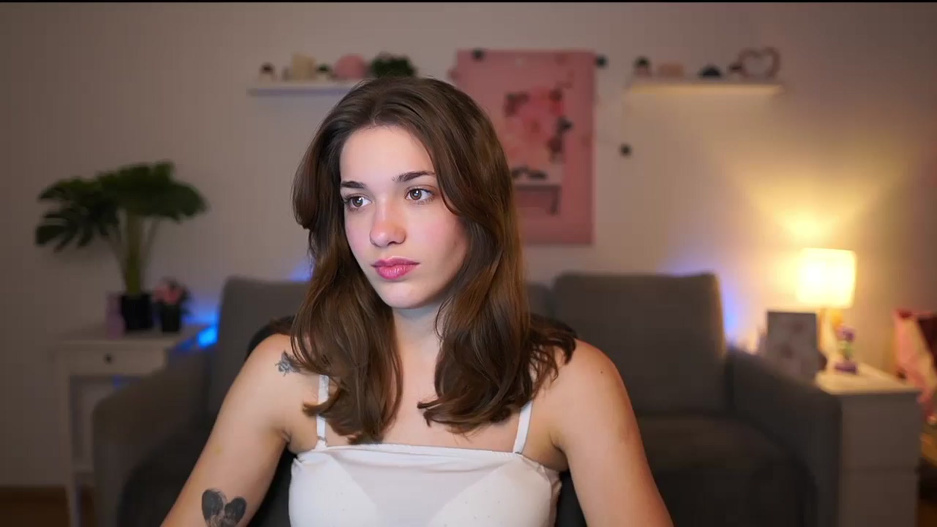 Gallery image thumbnail from Kissiecat's myfreecams stream on, 12/29/2025, 13:56 image 15 of 20