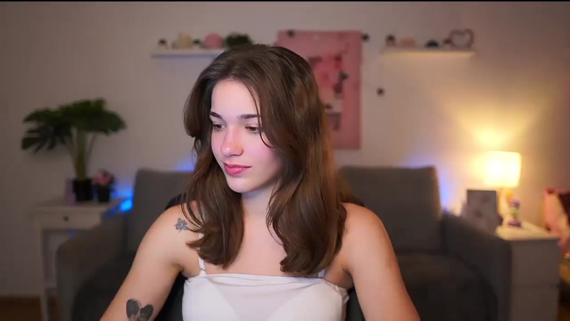 Gallery image thumbnail from Kissiecat's myfreecams stream on, 12/29/2025, 13:56 image 18 of 20