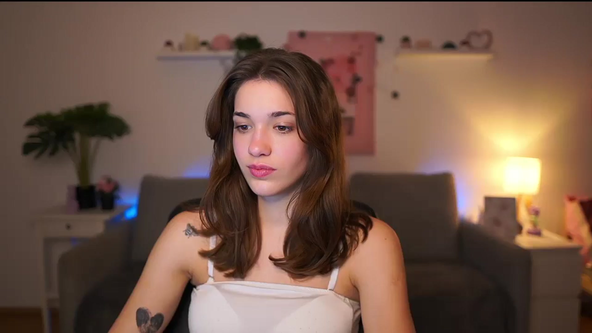 Gallery image thumbnail from Kissiecat's myfreecams stream on, 12/29/2025, 13:56 image 16 of 20