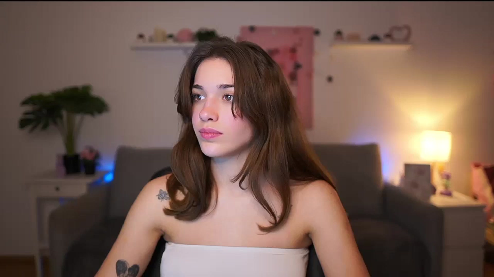 Gallery image thumbnail from Kissiecat's myfreecams stream on, 12/29/2025, 16:36 image 6 of 20
