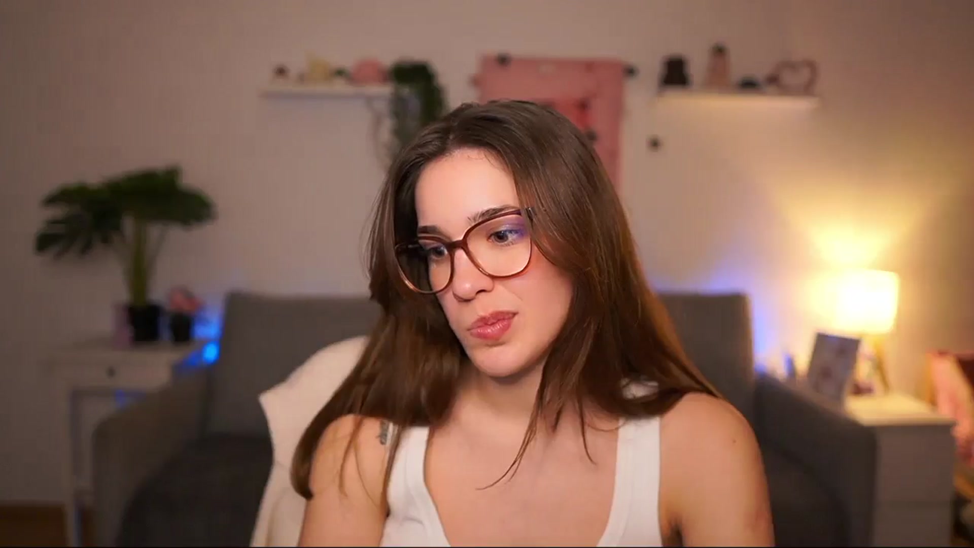 Gallery image thumbnail from Kissiecat's myfreecams stream on, 02/18/2026, 17:37 image 16 of 20