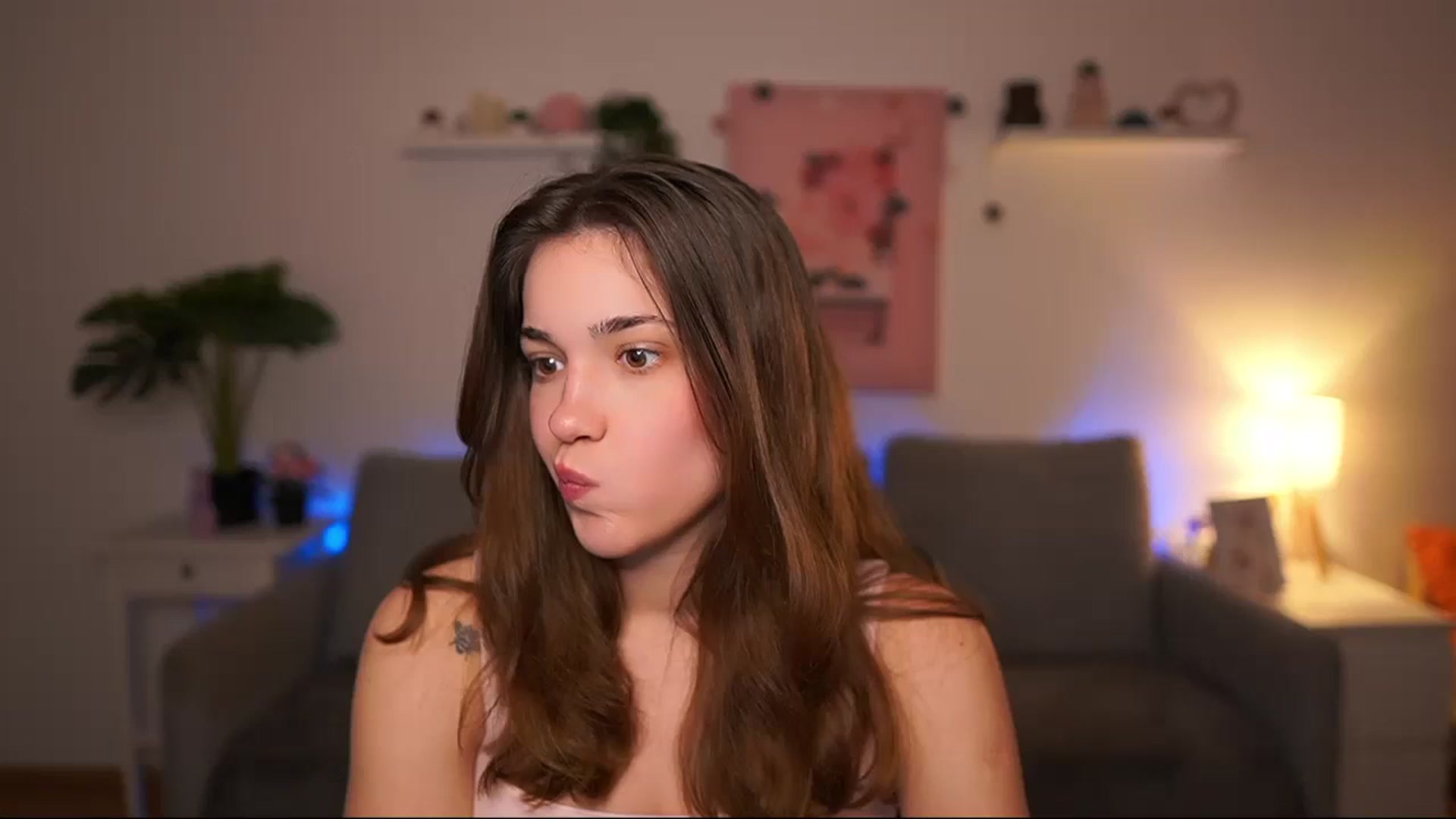 Gallery image thumbnail from Kissiecat's myfreecams stream on, 04/08/2026, 15:54 image 15 of 20