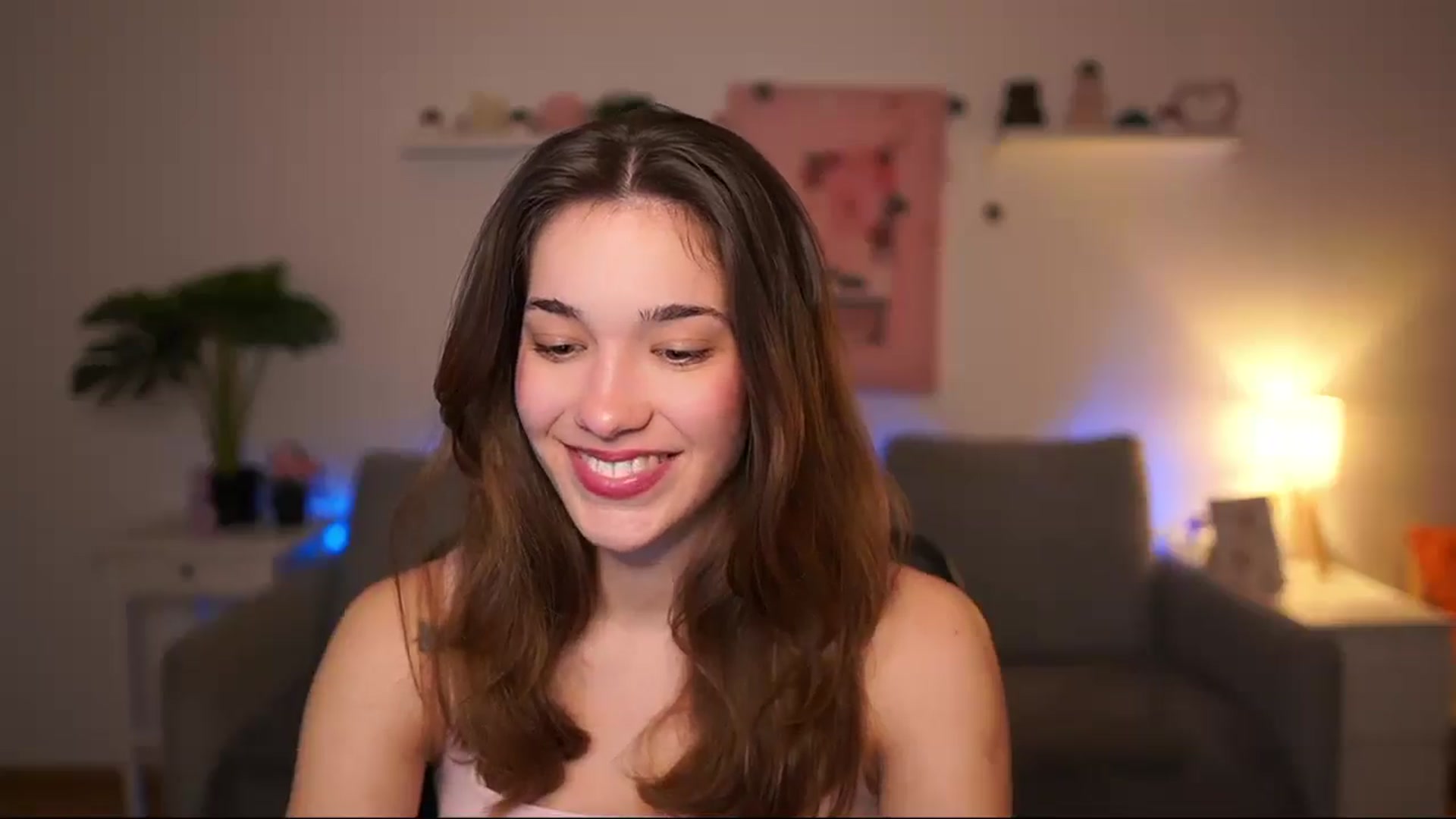 Gallery image thumbnail from Kissiecat's myfreecams stream on, 04/08/2026, 15:54 image 10 of 20