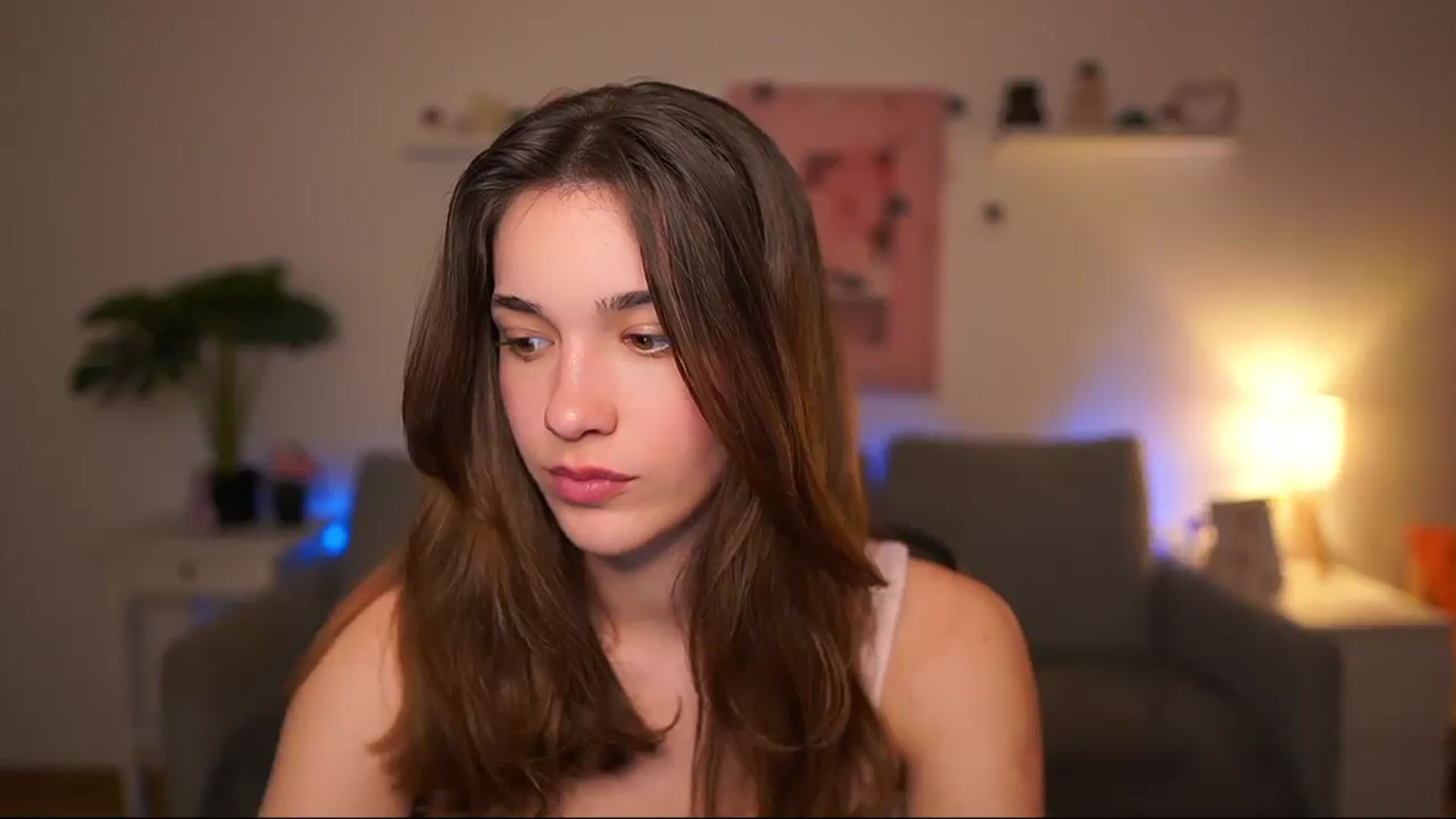 Gallery image thumbnail from Kissiecat's myfreecams stream on, 04/08/2026, 18:01 image 5 of 20
