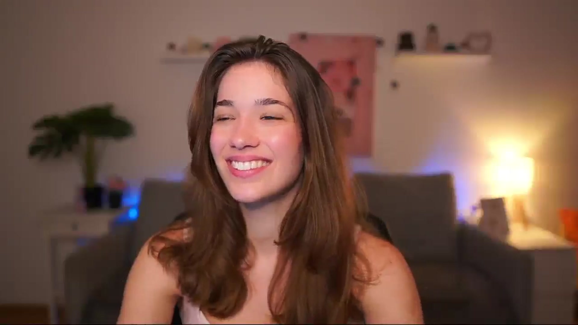 Gallery image thumbnail from Kissiecat's myfreecams stream on, 04/08/2026, 18:01 image 12 of 20