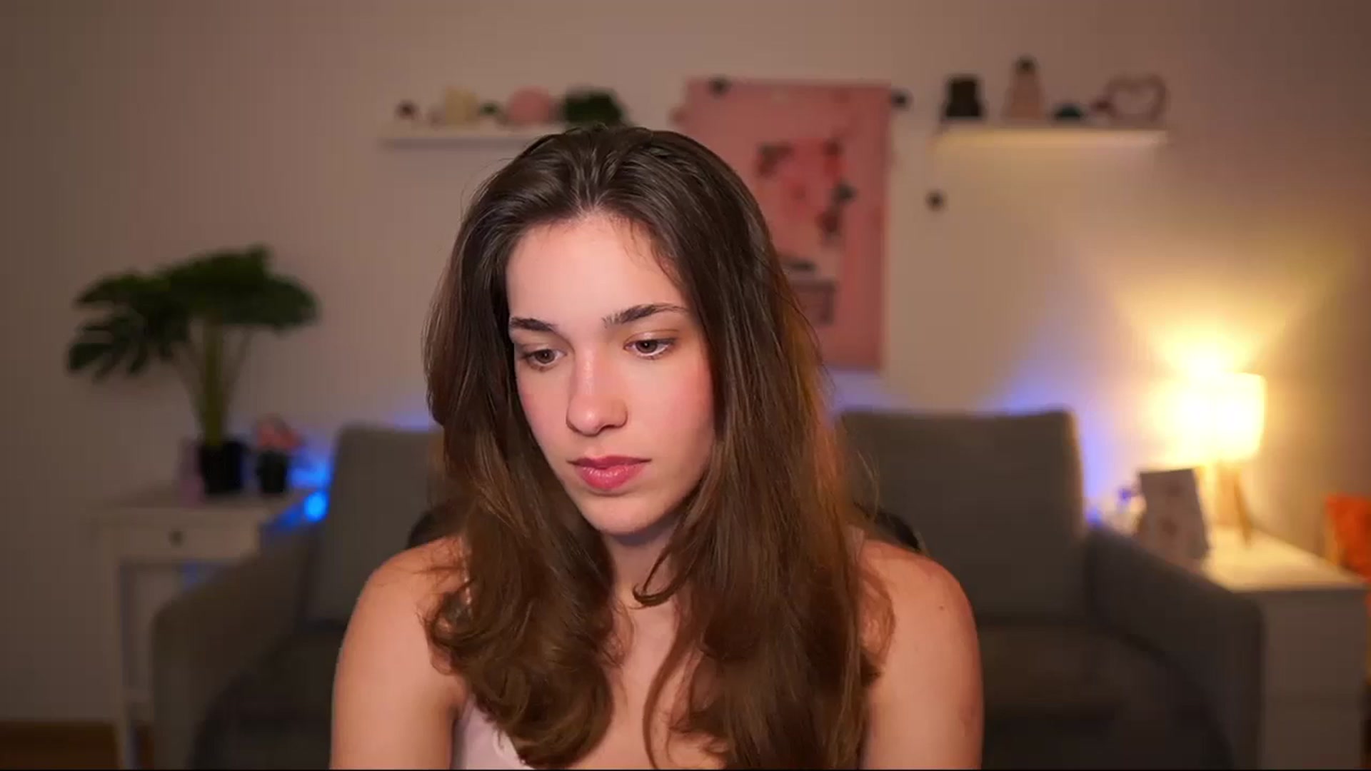 Gallery image thumbnail from Kissiecat's myfreecams stream on, 04/08/2026, 18:01 image 13 of 20