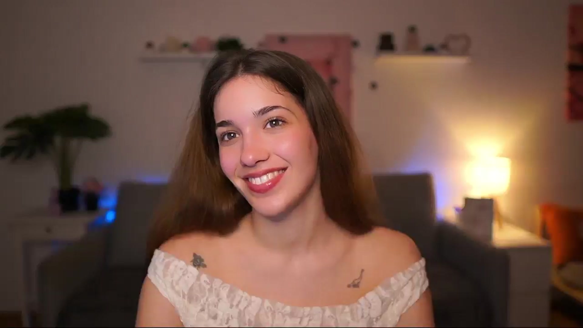 Gallery image thumbnail from Kissiecat's myfreecams stream on, 04/15/2026, 18:01 image 12 of 20