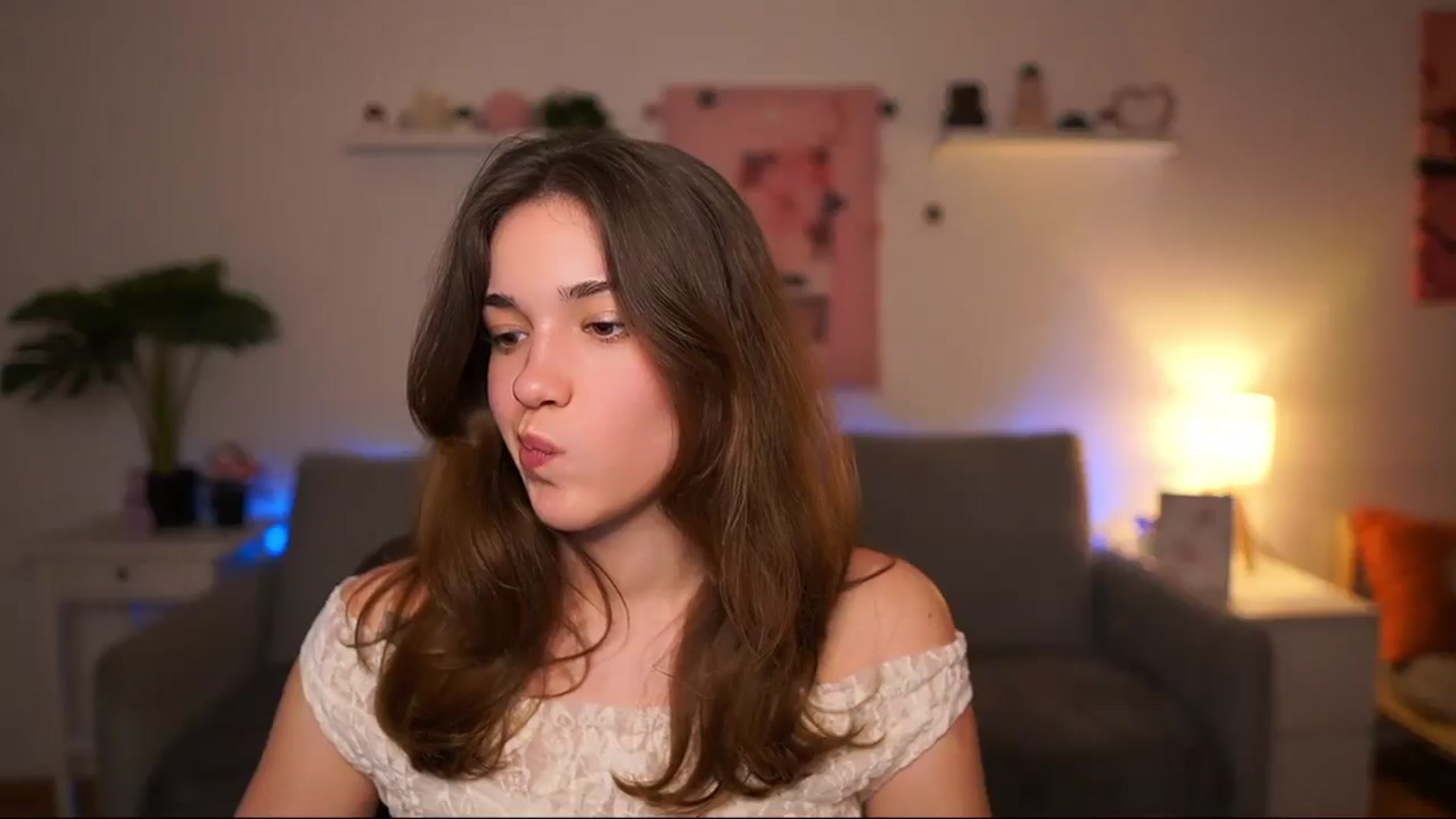 Gallery image thumbnail from Kissiecat's myfreecams stream on, 04/15/2026, 18:01 image 4 of 20