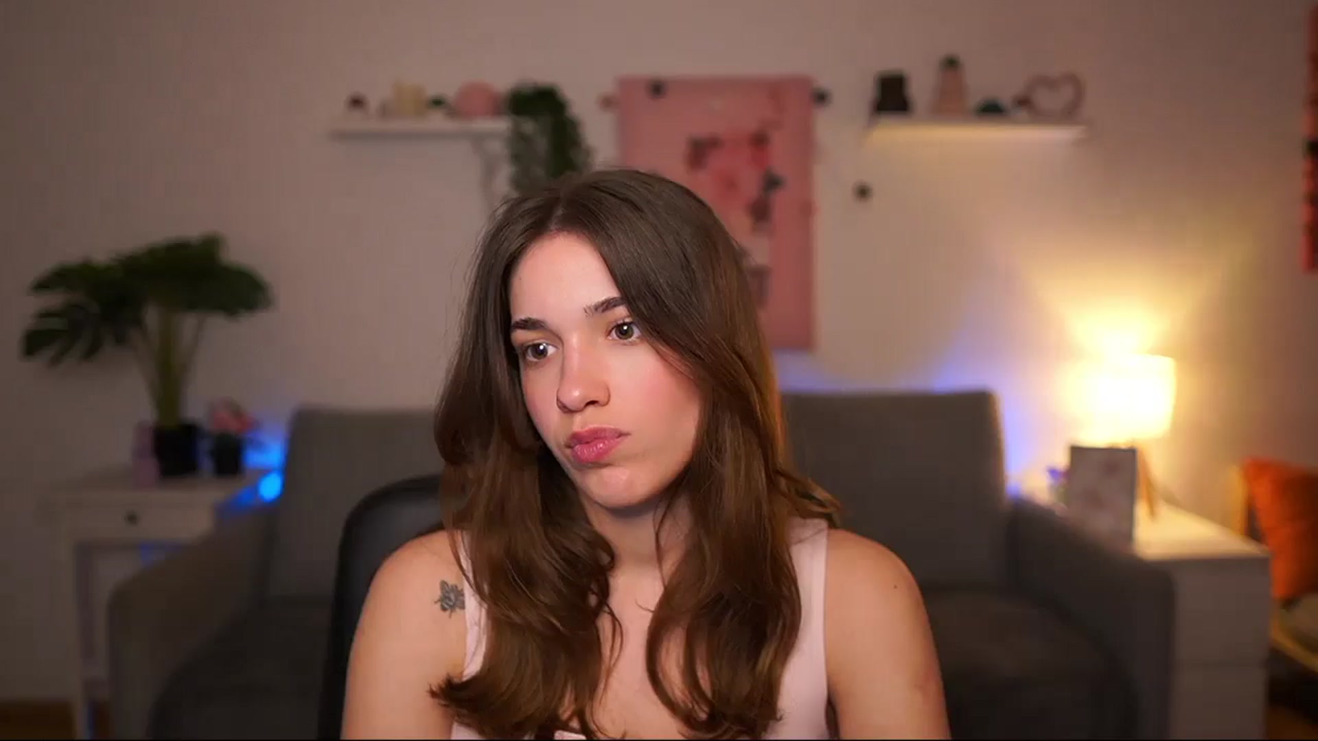 Gallery image thumbnail from Kissiecat's myfreecams stream on, 04/16/2026, 17:27 image 20 of 20