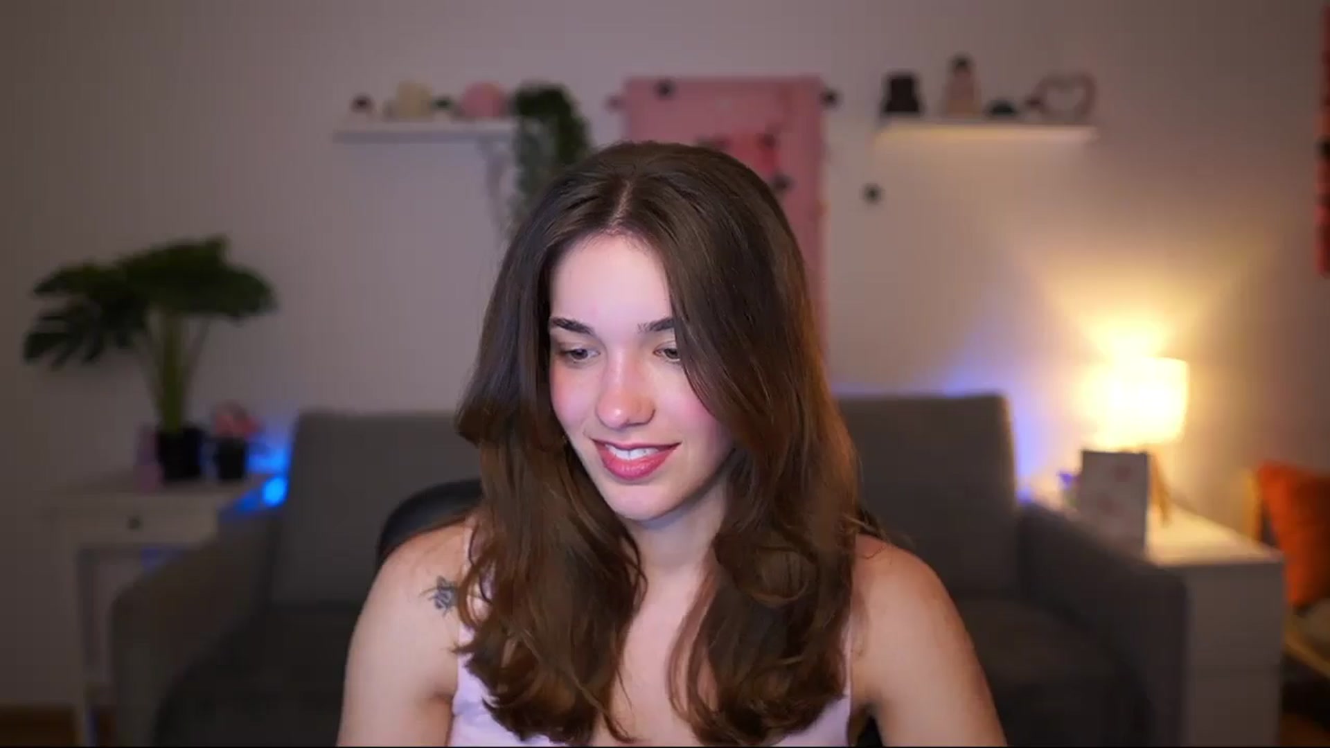 Gallery image thumbnail from Kissiecat's myfreecams stream on, 04/16/2026, 17:27 image 8 of 20