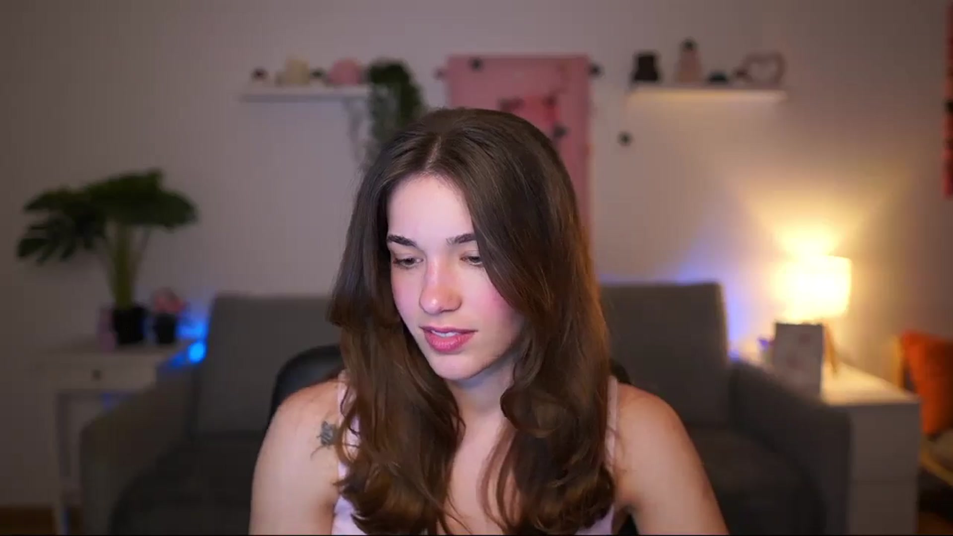 Gallery image thumbnail from Kissiecat's myfreecams stream on, 04/16/2026, 17:27 image 9 of 20