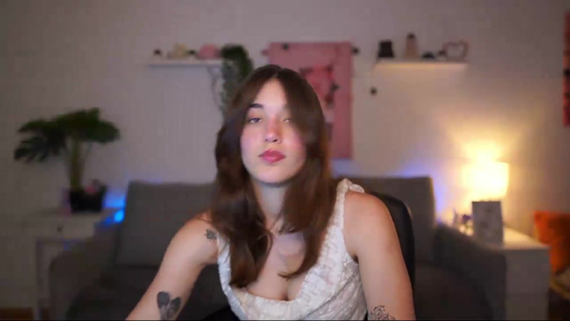 Gallery image thumbnail from Kissiecat's myfreecams stream on, 05/05/2026, 13:25 image 3 of 20