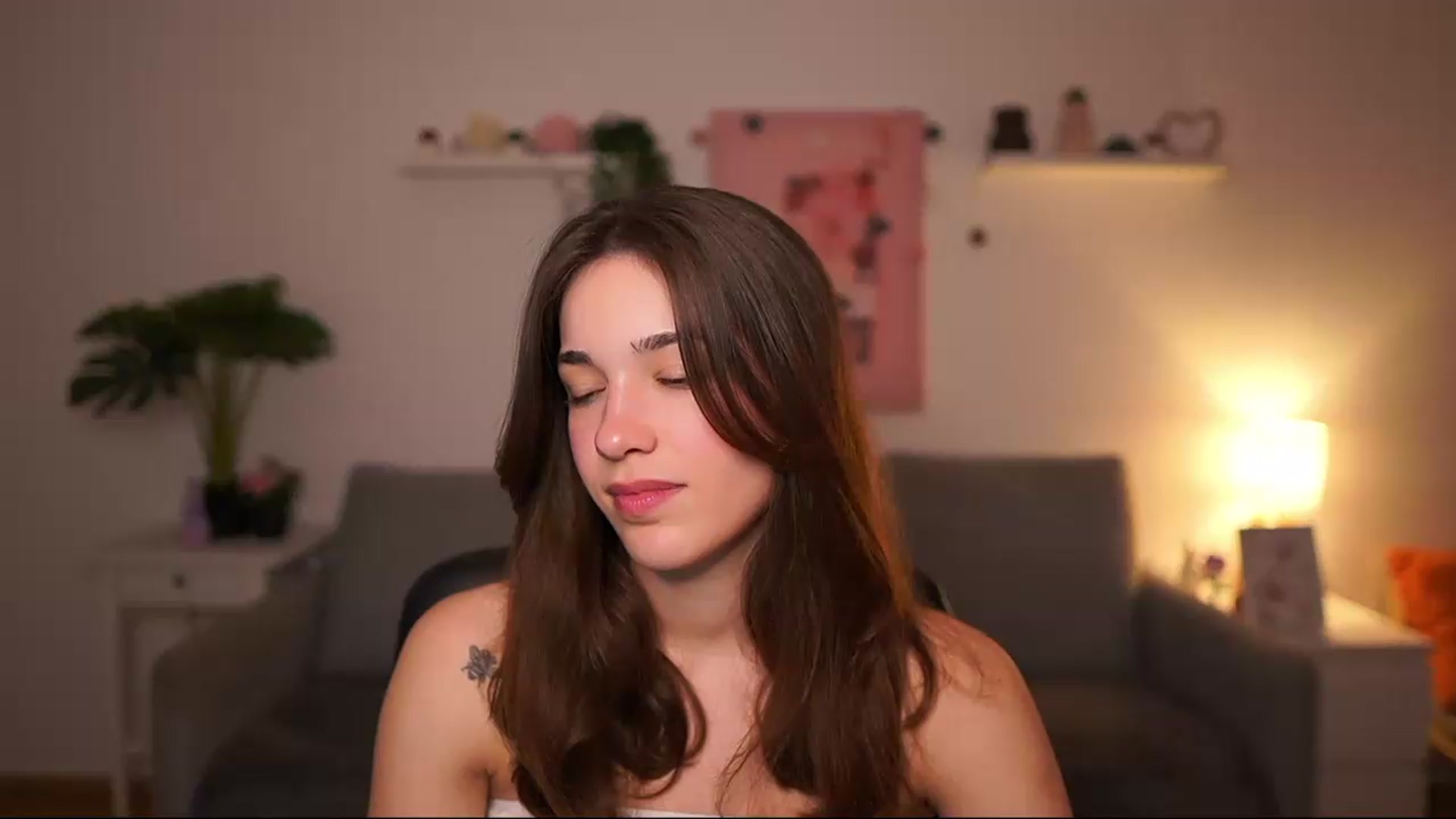 Gallery image thumbnail from Kissiecat's myfreecams stream on, 05/07/2026, 14:22 image 12 of 20