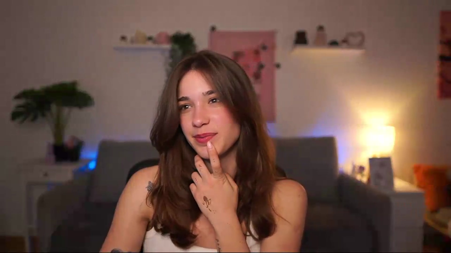 Gallery image thumbnail from Kissiecat's myfreecams stream on, 05/14/2026, 13:44 image 17 of 20