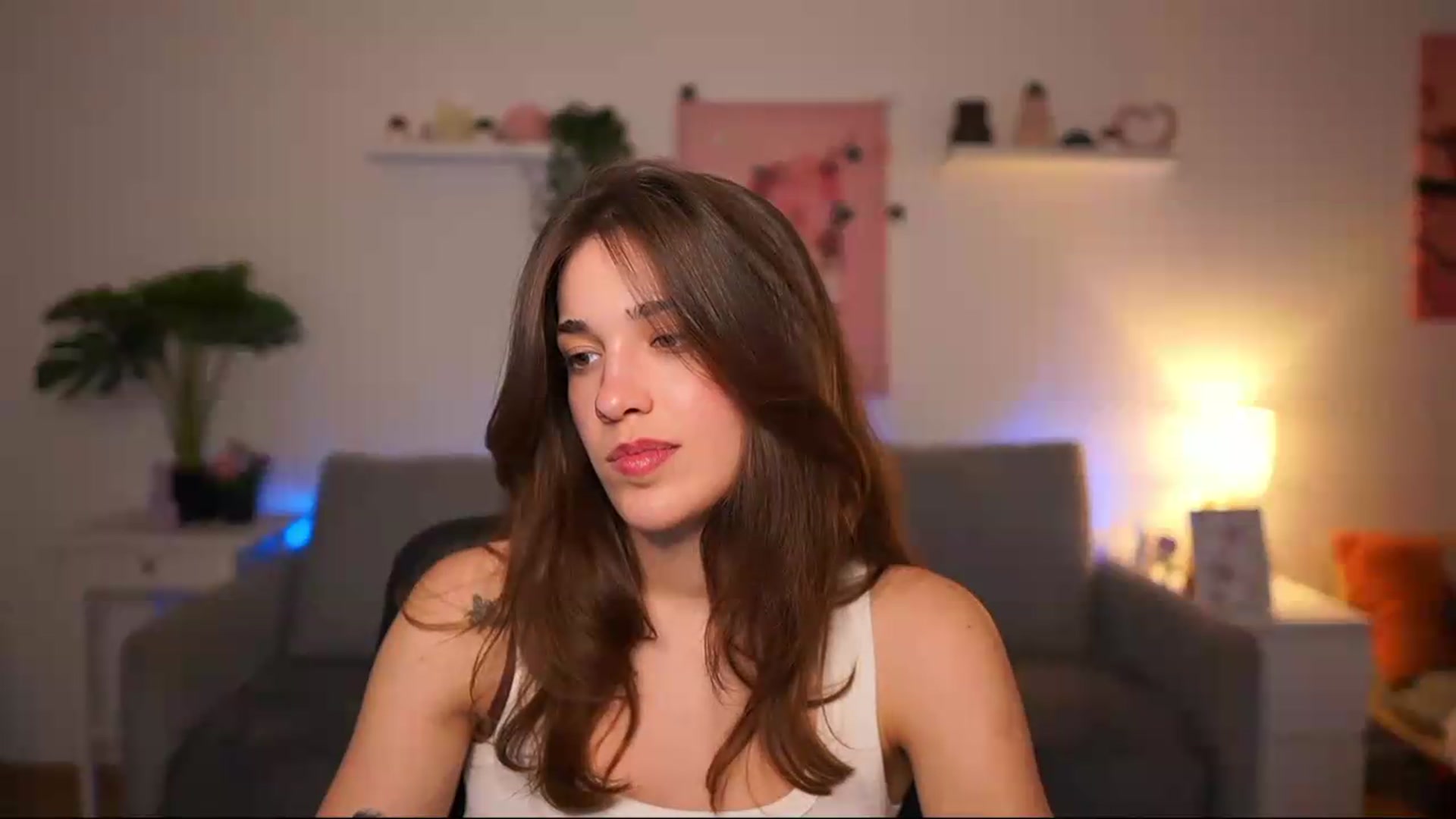 Gallery image thumbnail from Kissiecat's myfreecams stream on, 05/14/2026, 13:44 image 10 of 20
