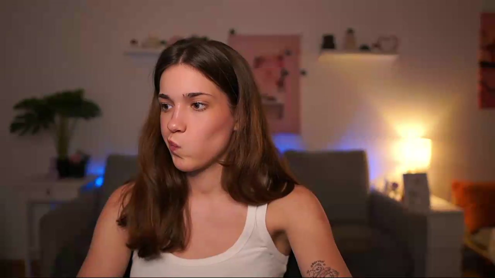 Gallery image thumbnail from Kissiecat's myfreecams stream on, 05/14/2026, 17:16 image 14 of 20