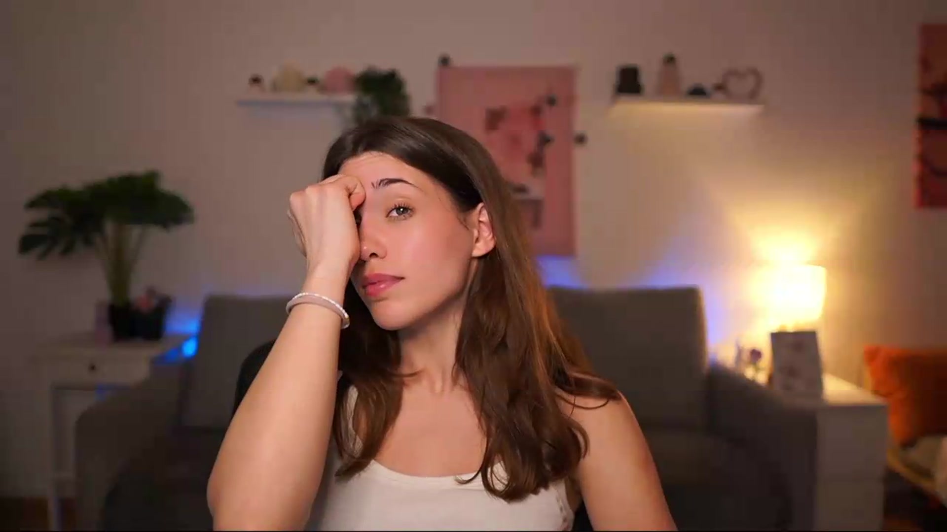 Gallery image thumbnail from Kissiecat's myfreecams stream on, 05/14/2026, 17:16 image 17 of 20