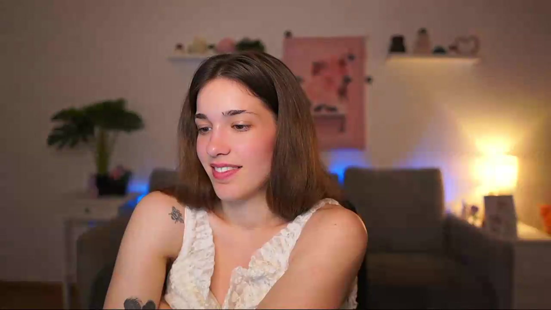 Gallery image thumbnail from Kissiecat's myfreecams stream on, 05/15/2026, 19:45 image 13 of 20