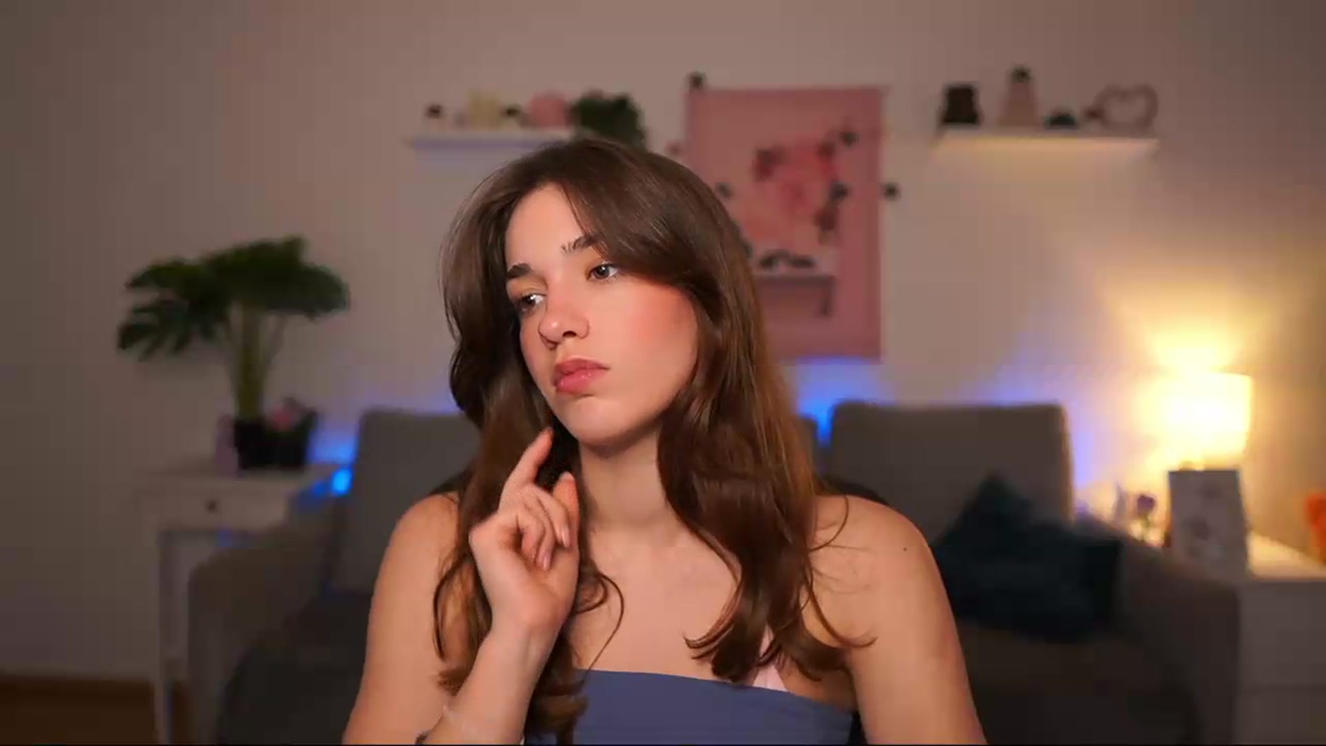 Gallery image thumbnail from Kissiecat's myfreecams stream on, 05/19/2026, 14:27 image 18 of 20