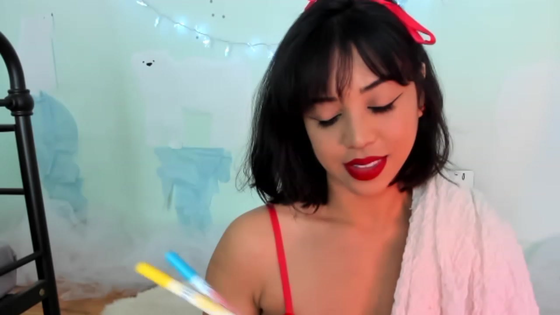 Gallery image thumbnail from KissingHigh's myfreecams stream on, 12/21/2022, 05:40 image 7 of 20