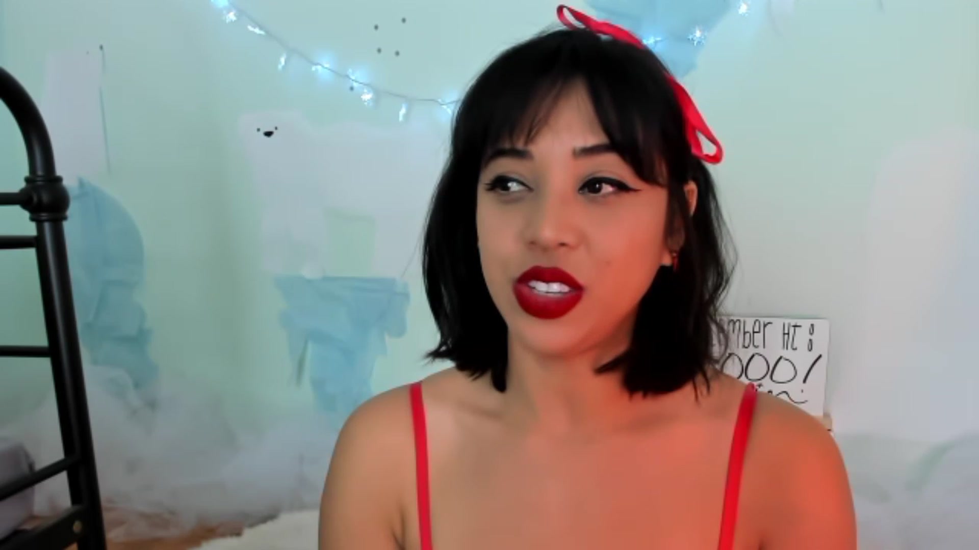 Gallery image thumbnail from KissingHigh's myfreecams stream on, 12/21/2022, 05:40 image 11 of 20