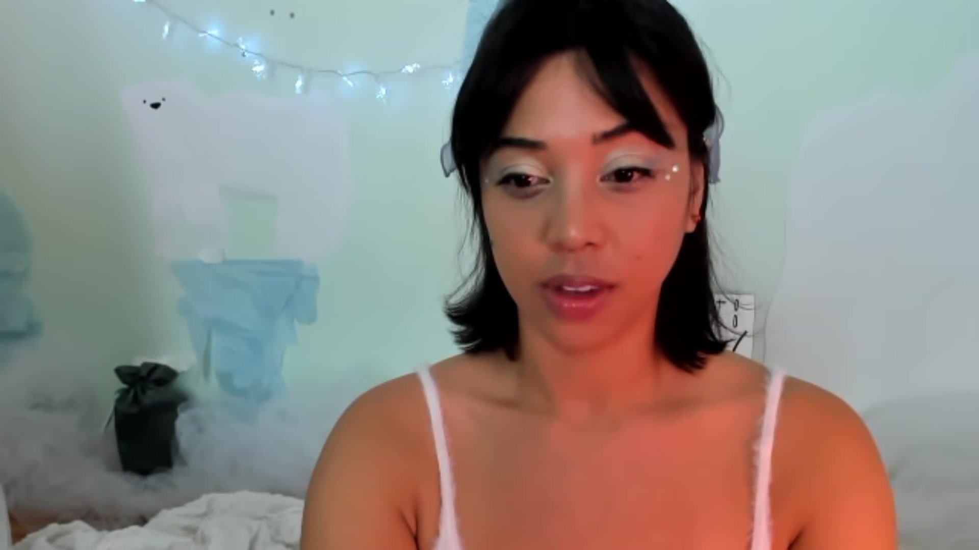 Gallery image thumbnail from KissingHigh's myfreecams stream on, 12/22/2022, 01:18 image 2 of 20
