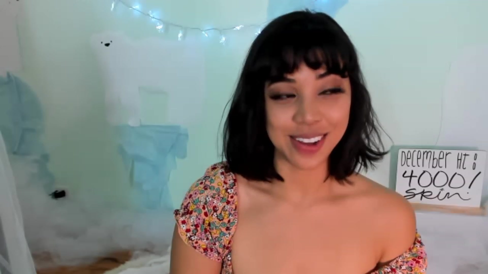 Gallery image thumbnail from KissingHigh's myfreecams stream on, 12/24/2022, 02:44 image 8 of 20
