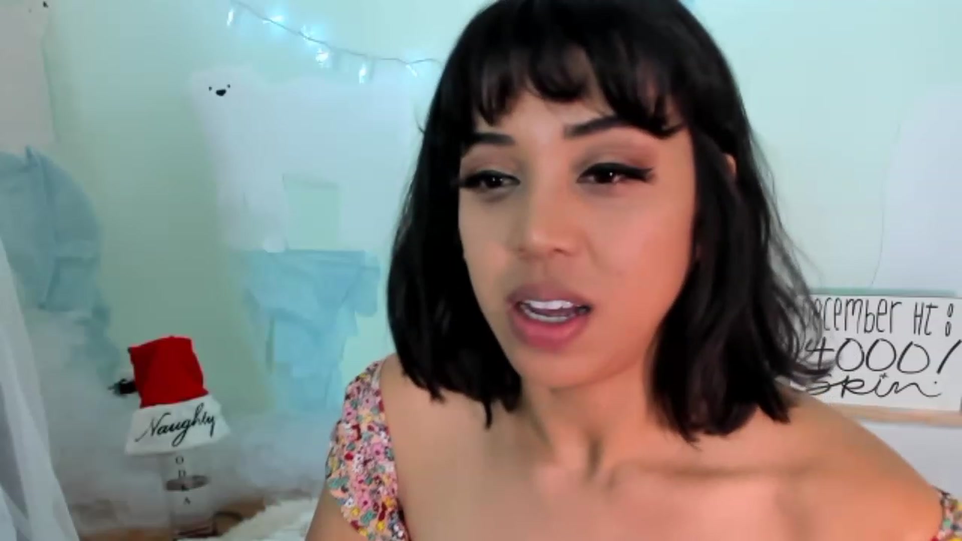 Gallery image thumbnail from KissingHigh's myfreecams stream on, 12/24/2022, 02:44 image 12 of 20
