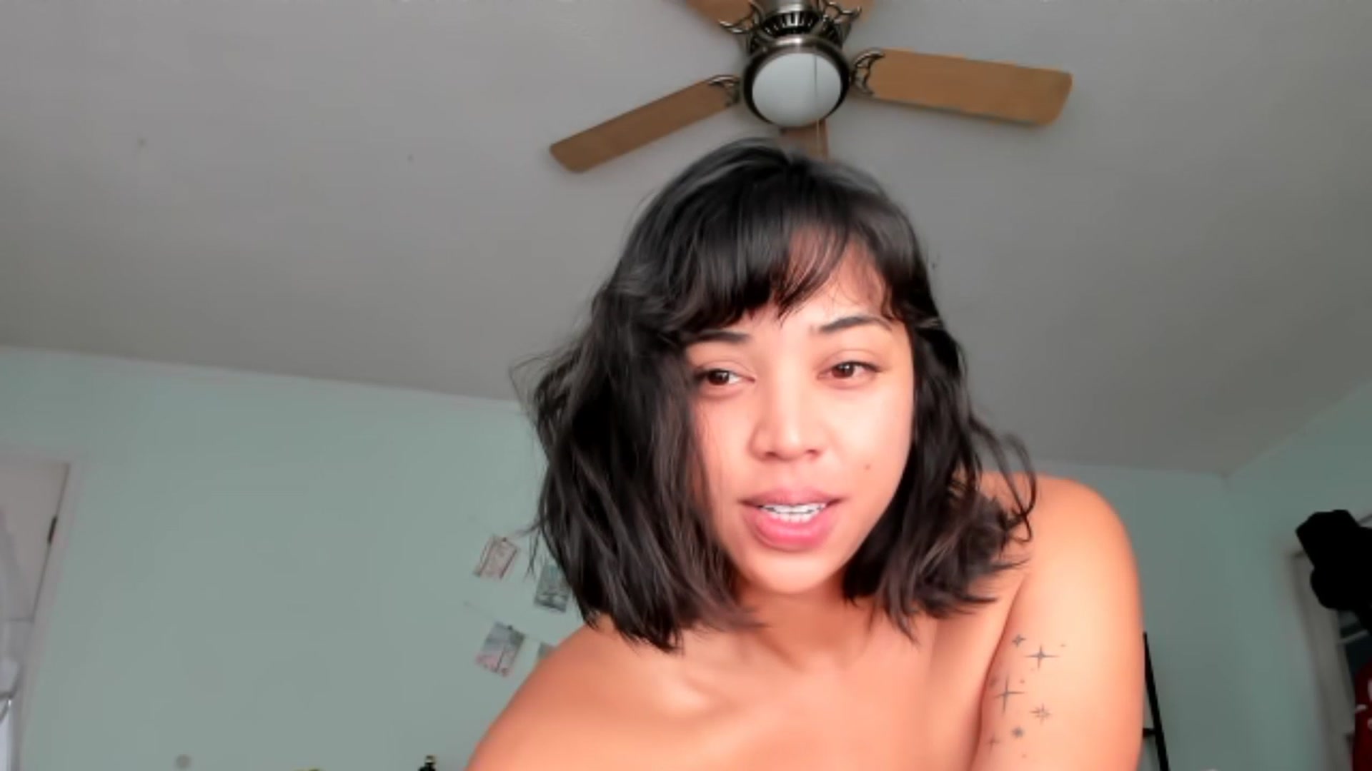 Gallery image thumbnail from KissingHigh's myfreecams stream on, 12/24/2022, 19:40 image 13 of 20