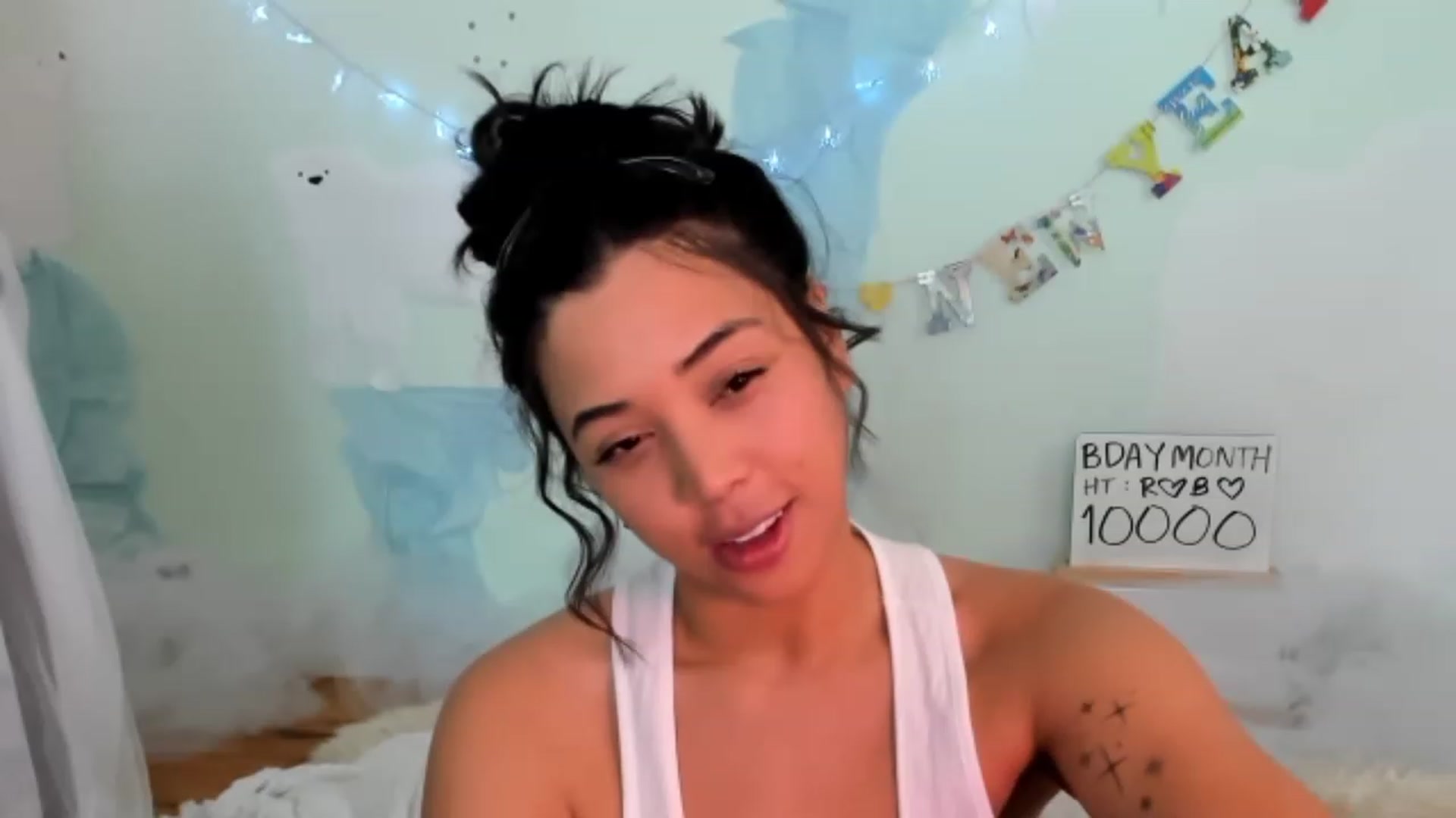 Gallery image thumbnail from KissingHigh's myfreecams stream on, 01/04/2023, 01:58 image 7 of 20