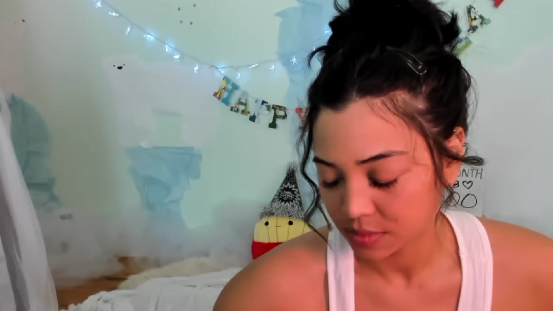 Gallery image thumbnail from KissingHigh's myfreecams stream on, 01/04/2023, 01:58 image 6 of 20