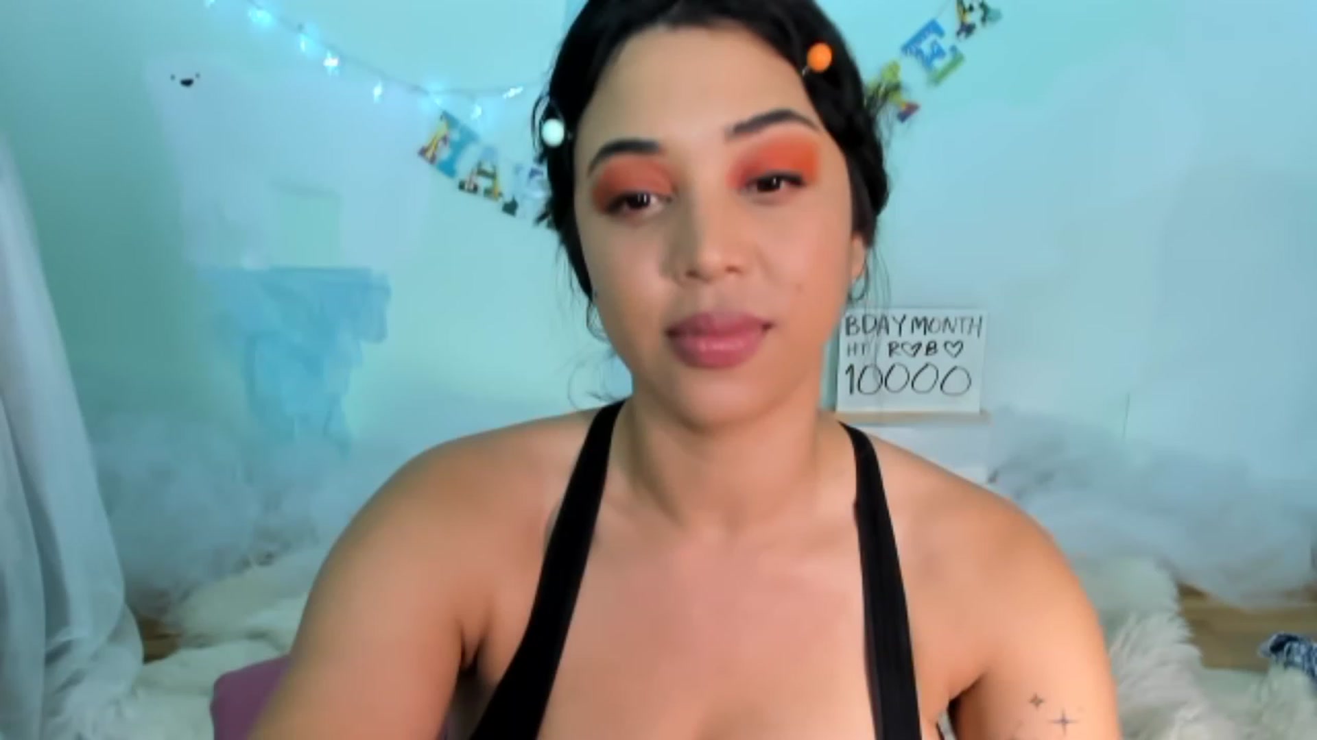 Gallery image thumbnail from KissingHigh's myfreecams stream on, 01/15/2023, 06:15 image 4 of 20