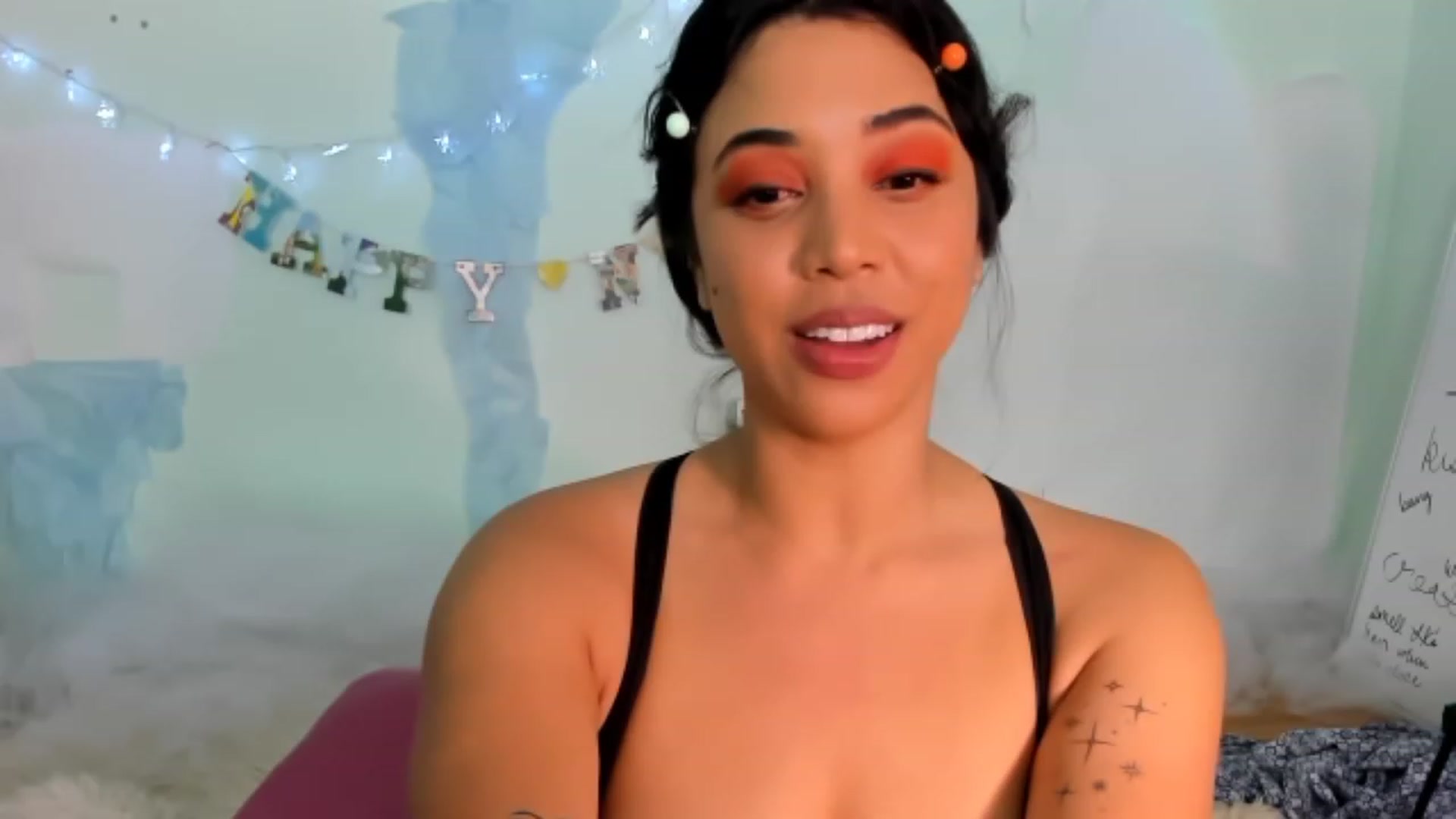 Gallery image thumbnail from KissingHigh's myfreecams stream on, 01/15/2023, 06:15 image 17 of 20