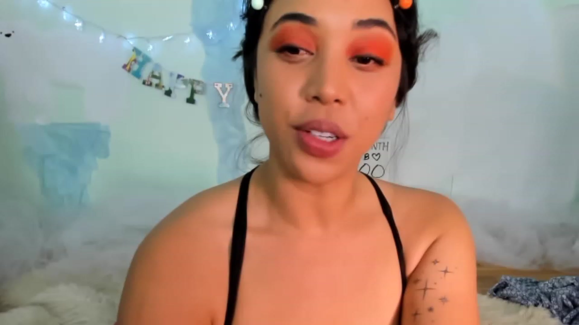 Gallery image thumbnail from KissingHigh's myfreecams stream on, 01/15/2023, 06:15 image 16 of 20