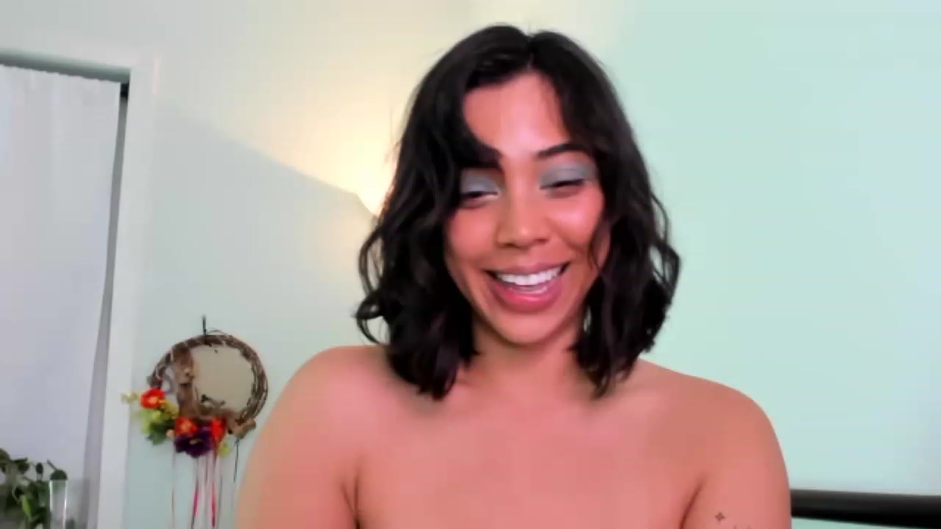 Gallery image thumbnail from KissingHigh's myfreecams stream on, 02/10/2023, 06:23 image 15 of 20