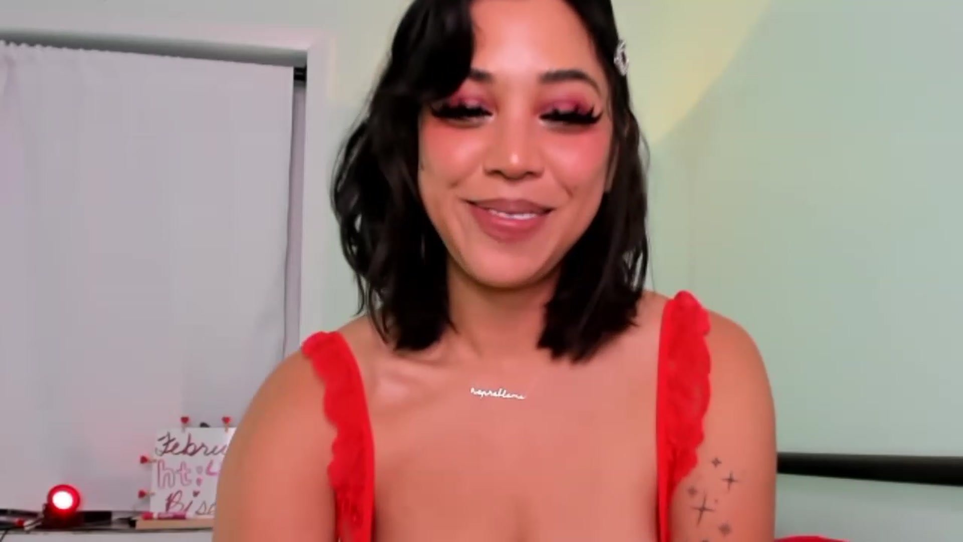 Gallery image thumbnail from KissingHigh's myfreecams stream on, 02/15/2023, 02:41 image 17 of 20