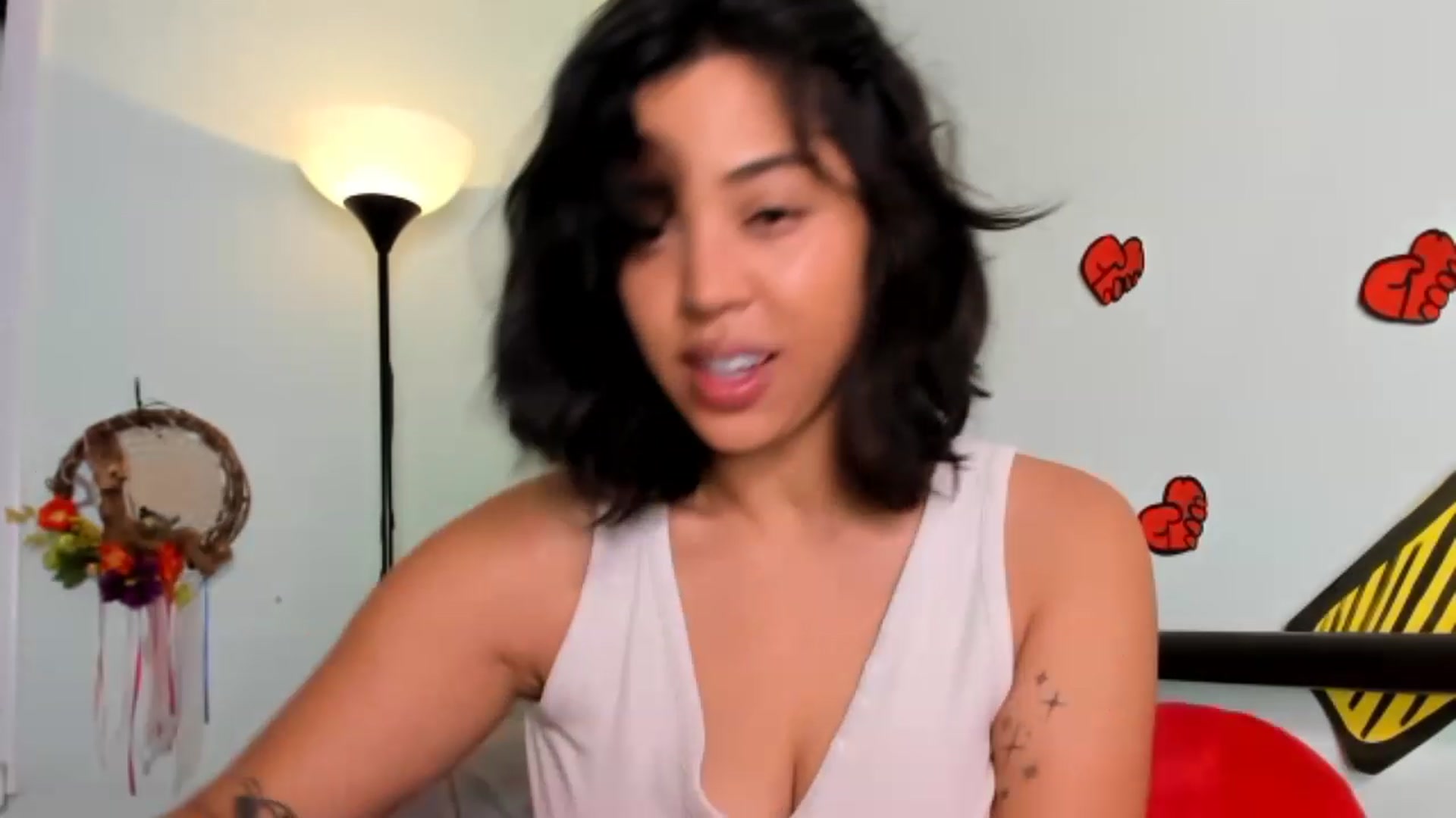 Gallery image thumbnail from KissingHigh's myfreecams stream on, 02/17/2023, 03:40 image 7 of 20