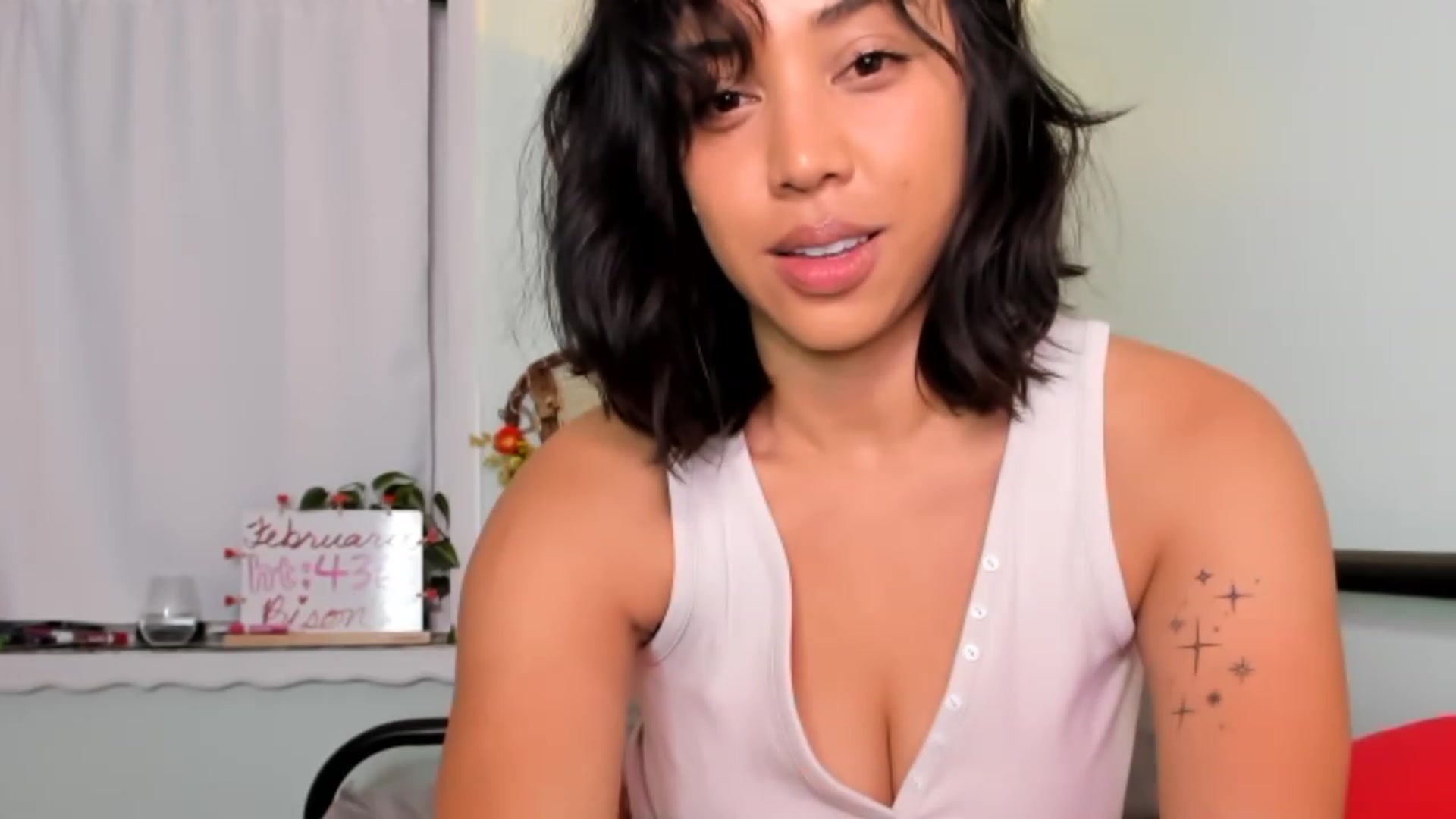 Gallery image thumbnail from KissingHigh's myfreecams stream on, 02/17/2023, 03:40 image 15 of 20