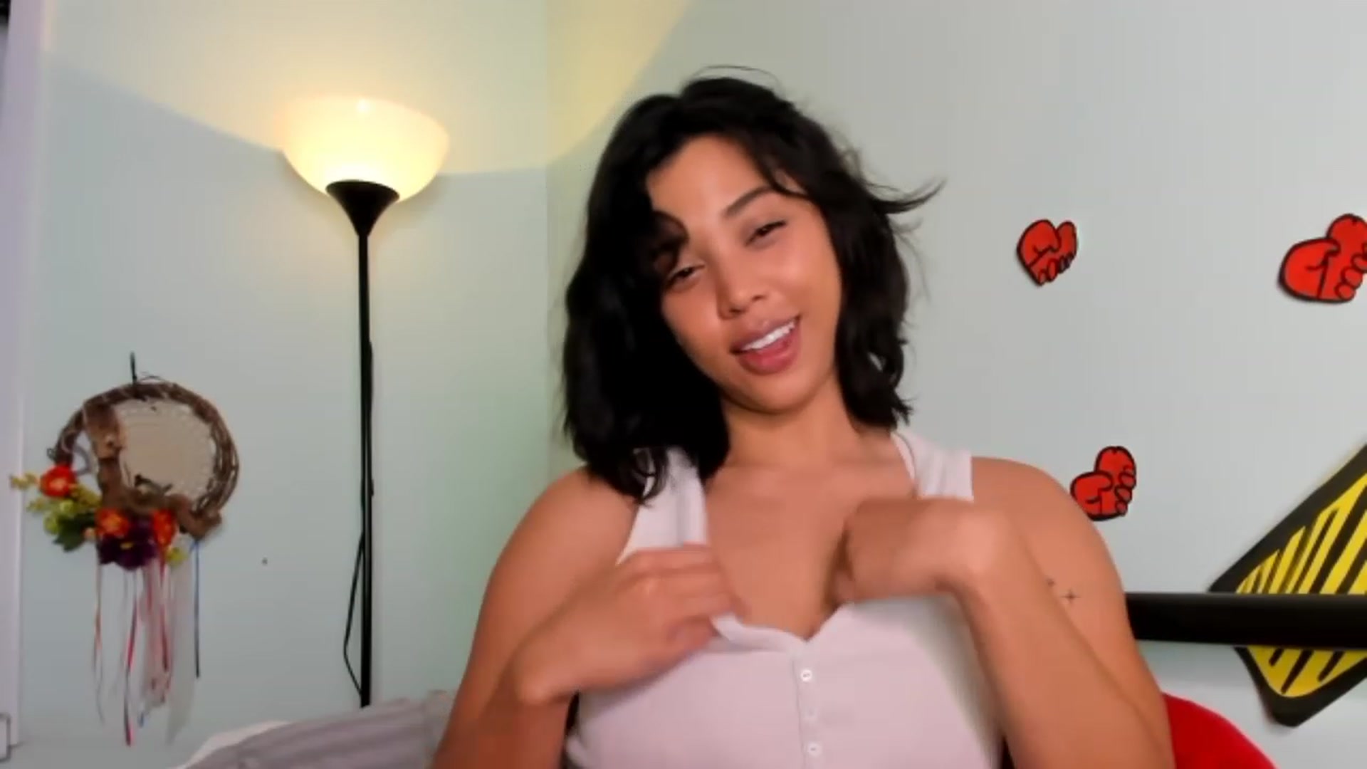 Gallery image thumbnail from KissingHigh's myfreecams stream on, 02/17/2023, 03:40 image 6 of 20