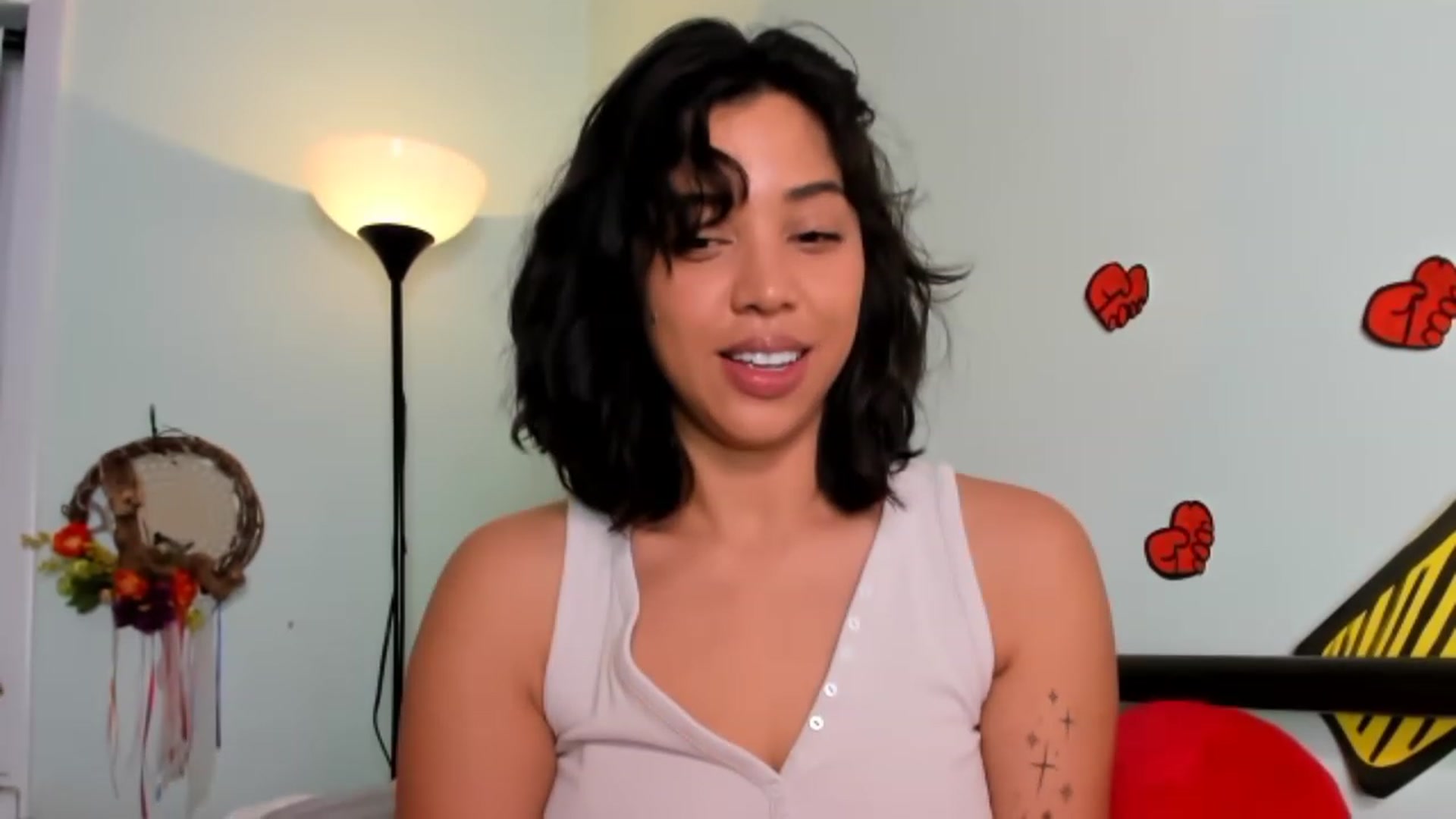 Gallery image thumbnail from KissingHigh's myfreecams stream on, 02/17/2023, 03:40 image 5 of 20