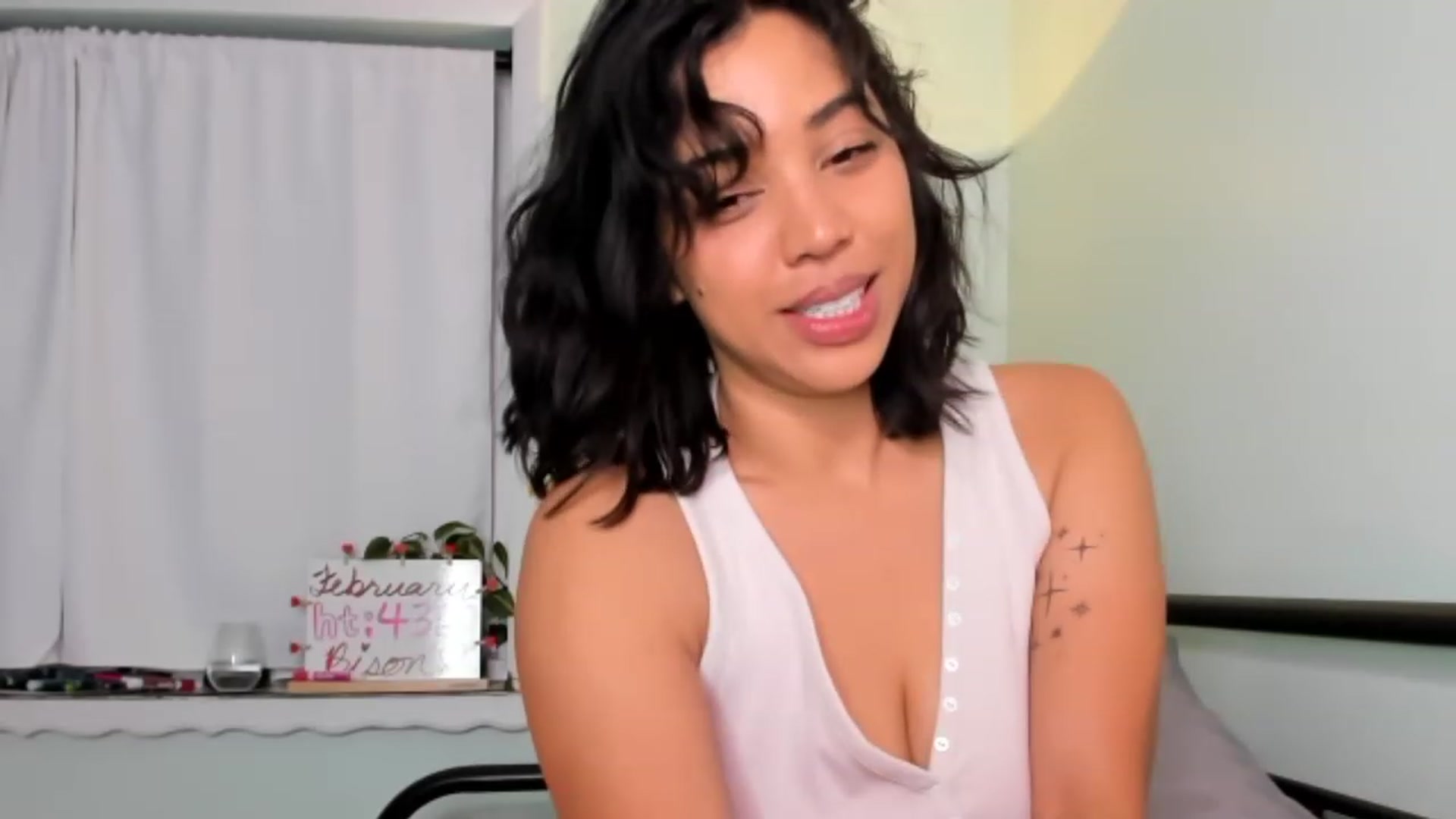Gallery image thumbnail from KissingHigh's myfreecams stream on, 02/17/2023, 03:40 image 17 of 20
