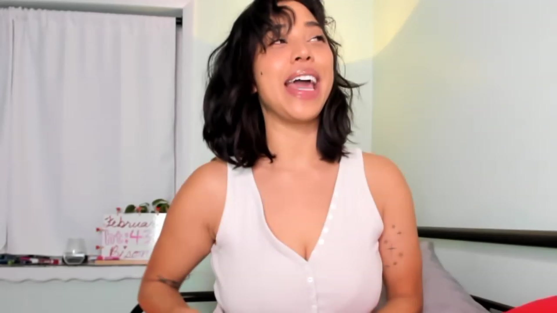 Gallery image thumbnail from KissingHigh's myfreecams stream on, 02/17/2023, 03:40 image 16 of 20