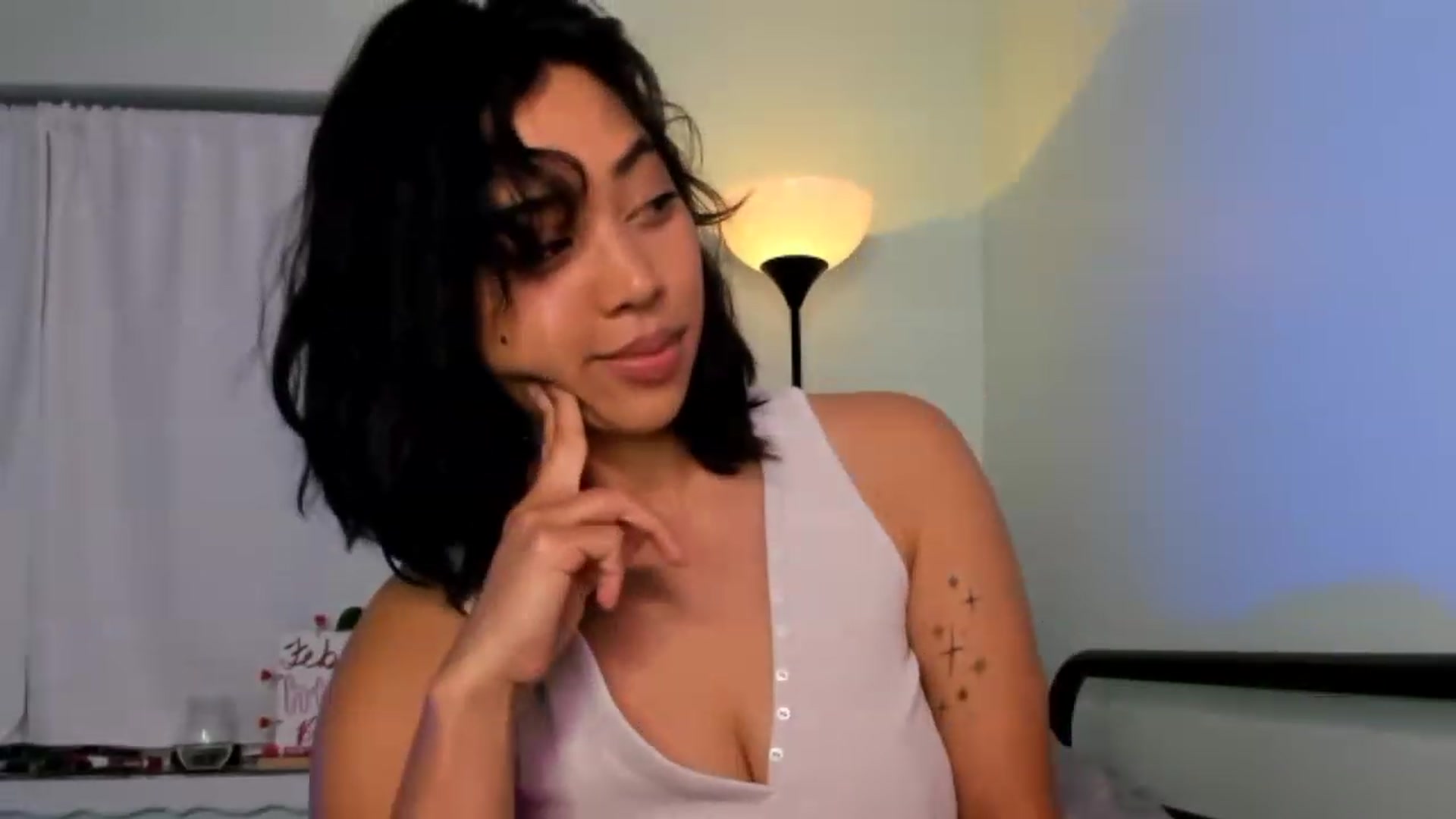 Gallery image thumbnail from KissingHigh's myfreecams stream on, 02/17/2023, 04:17 image 6 of 20
